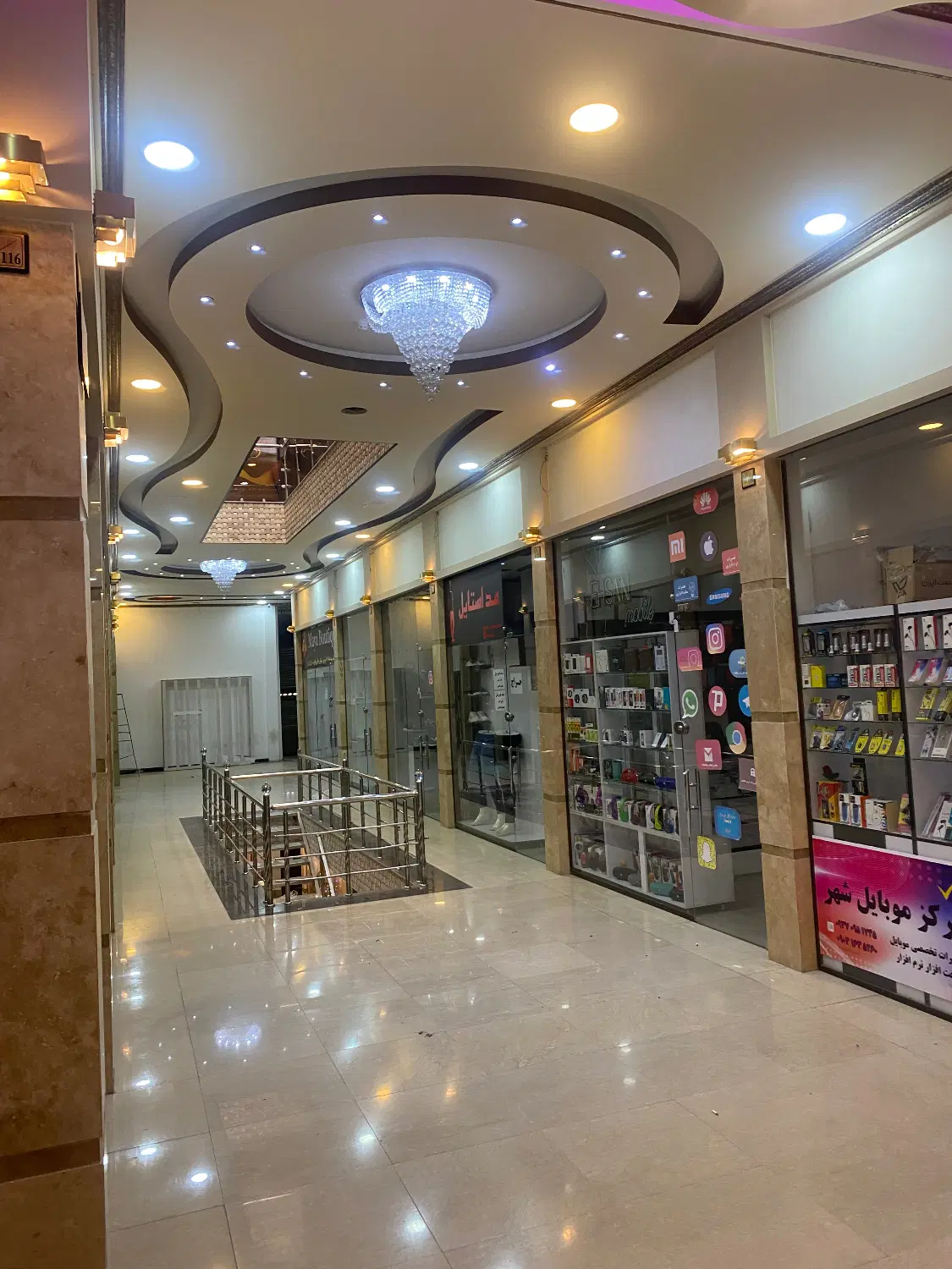 مغازه دو نبش خیابان شهدا