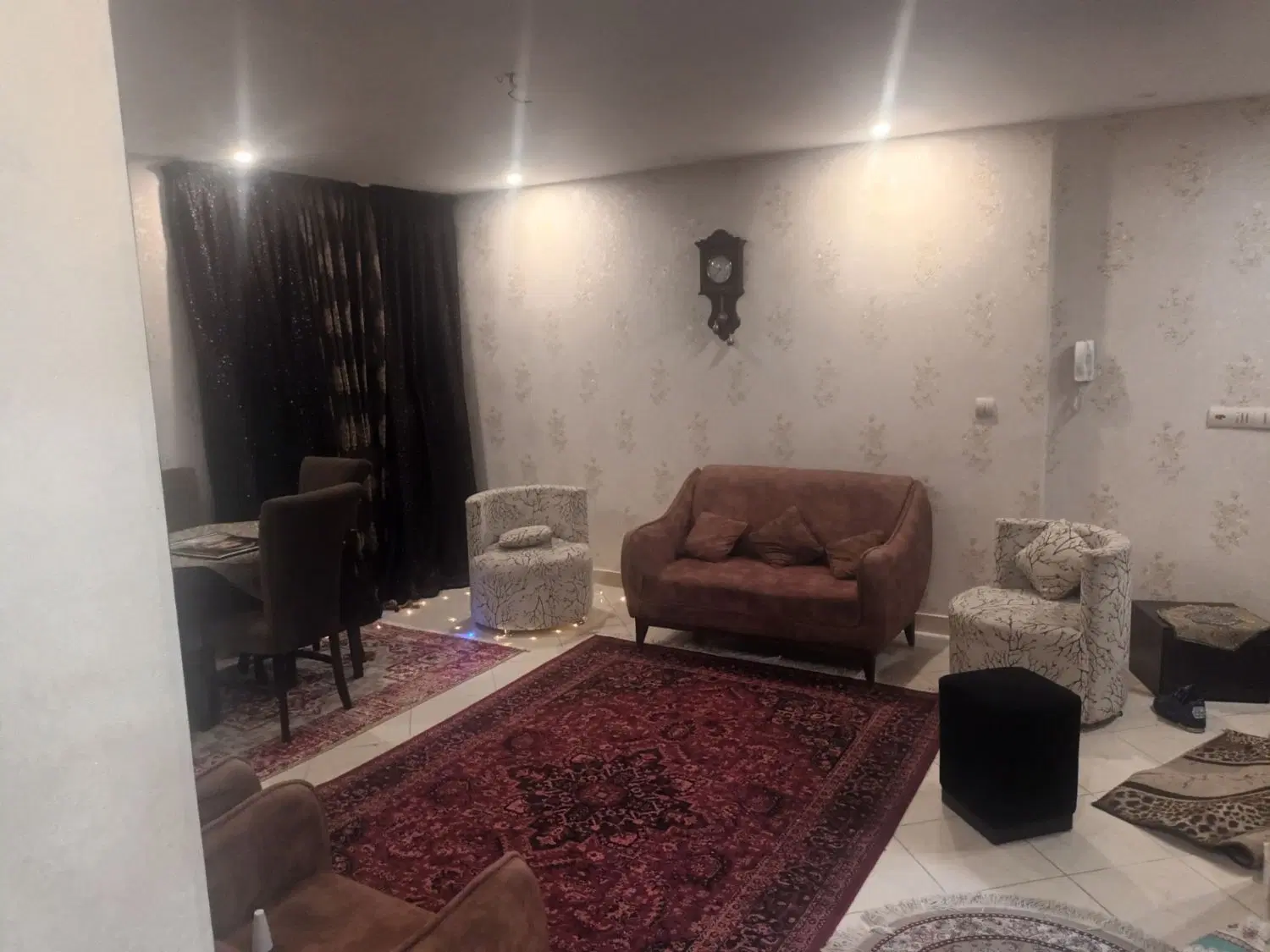 همخانه موجه،