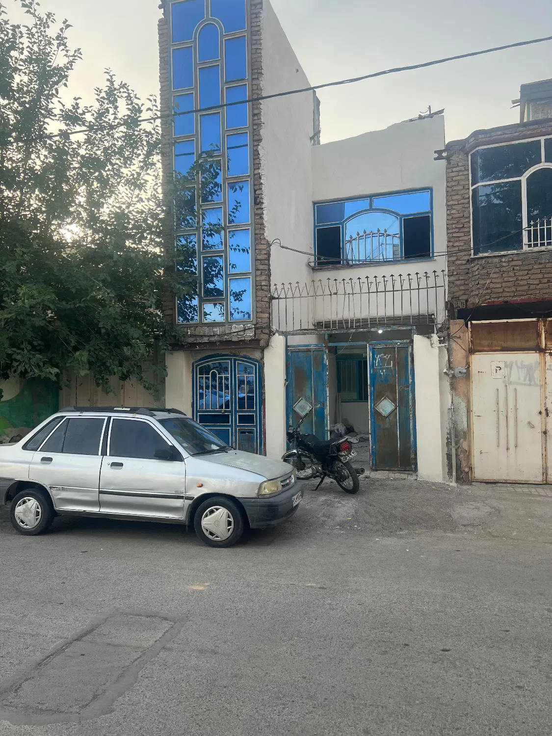 دو طبقه ویلای ماشین رو