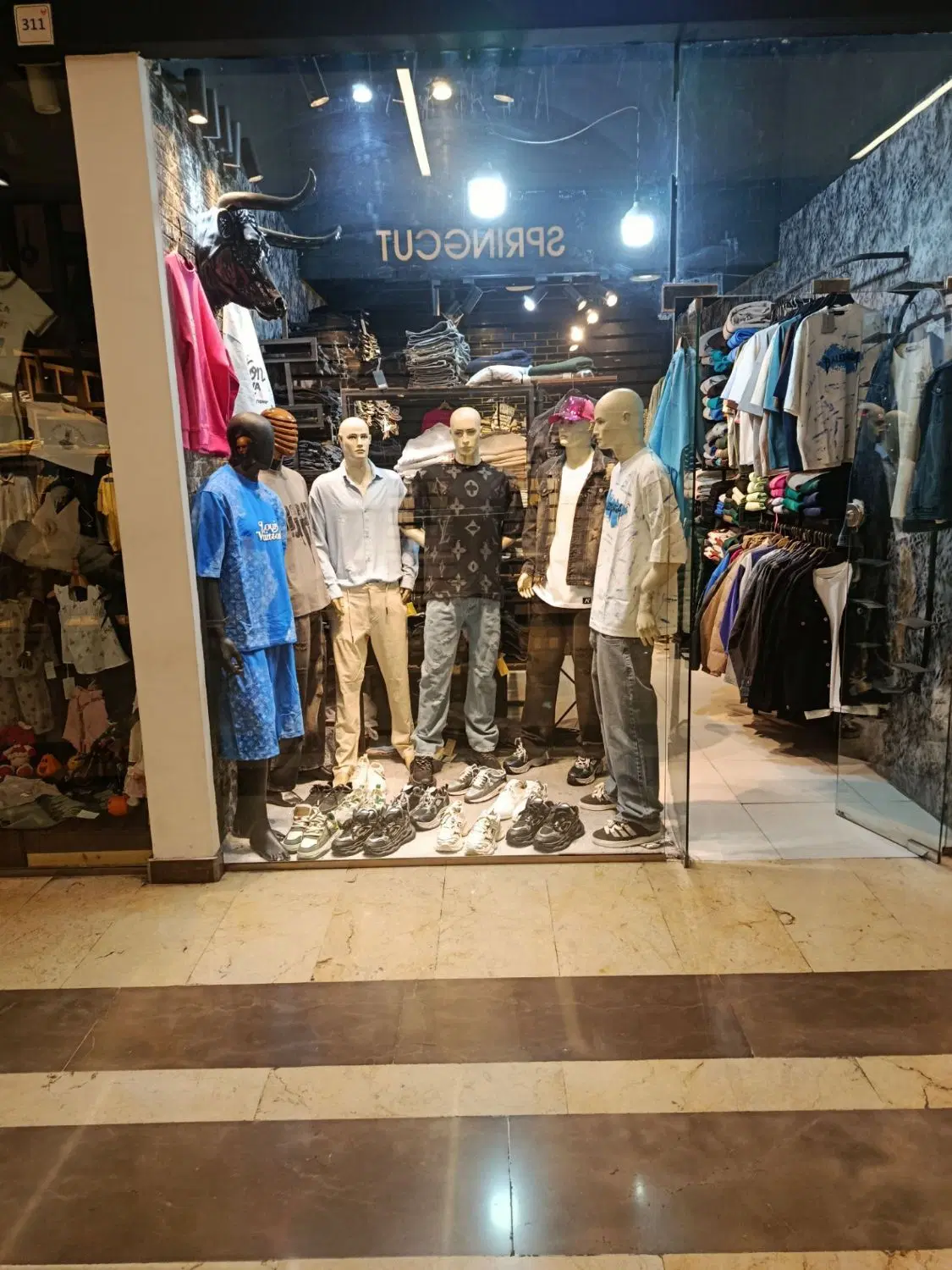 مغازه لوتوس مال