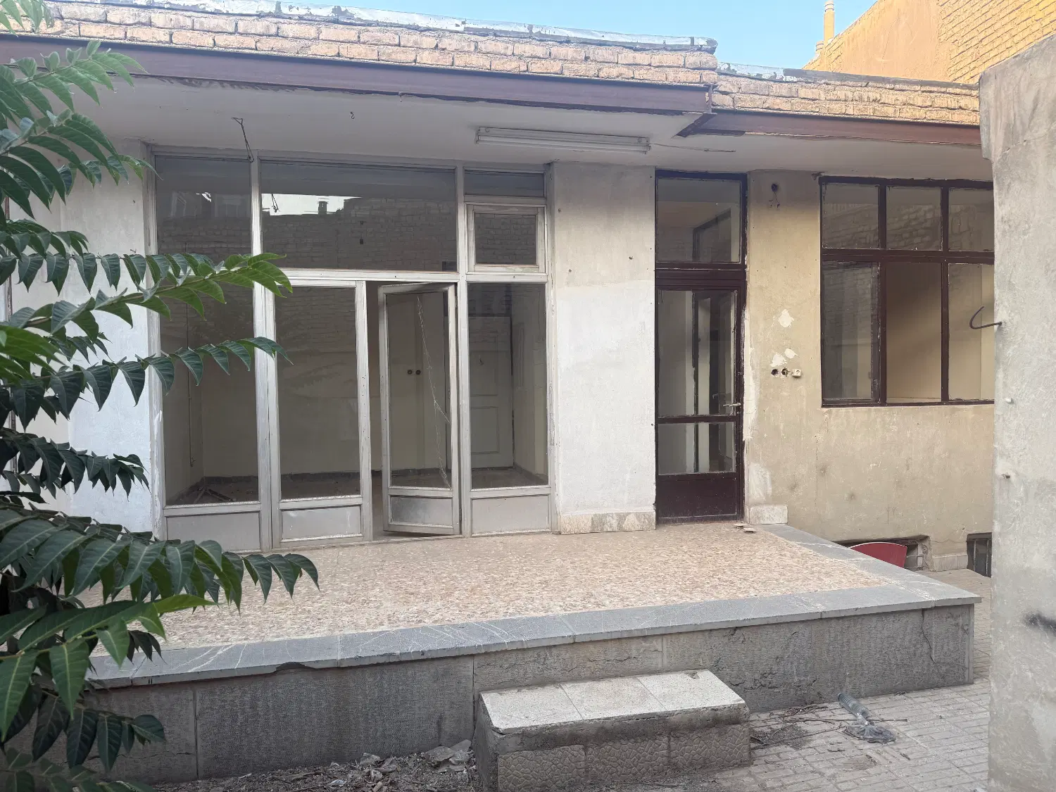 مسکونی و زمین ۲ پلاک