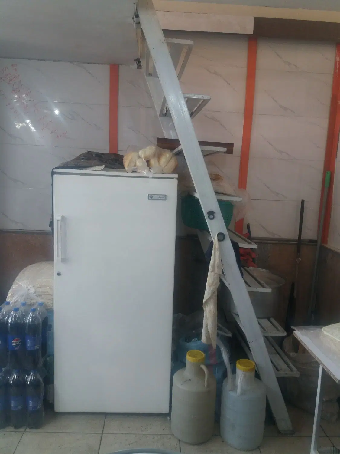 مغازه غذاخوری
