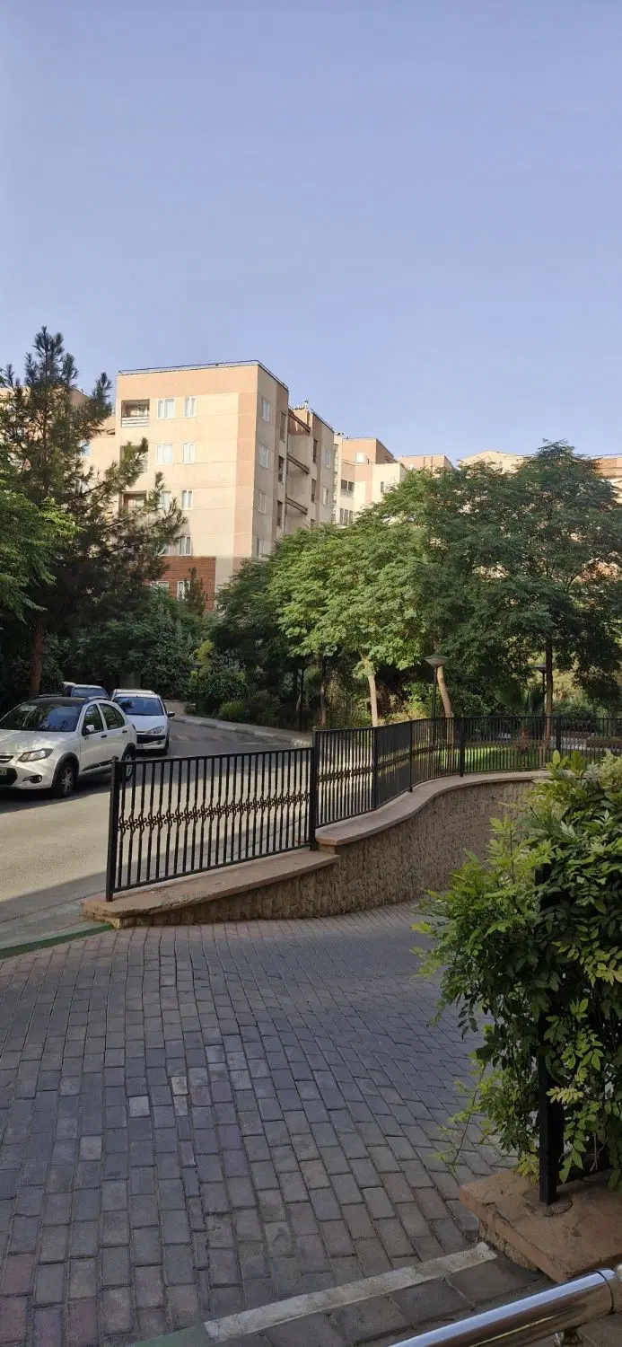 فروش آپارتمان با پارکینگ و انباری مجتمع نیاوران