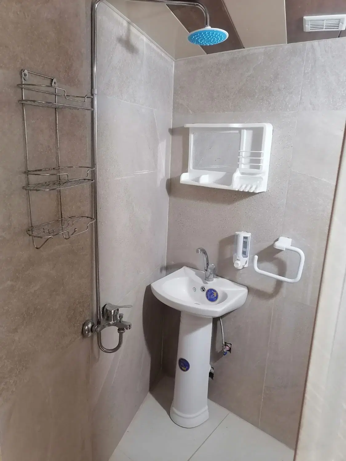 سوئیت دربست شیک و مبله ساعتی روزانه فقط۳۰۰