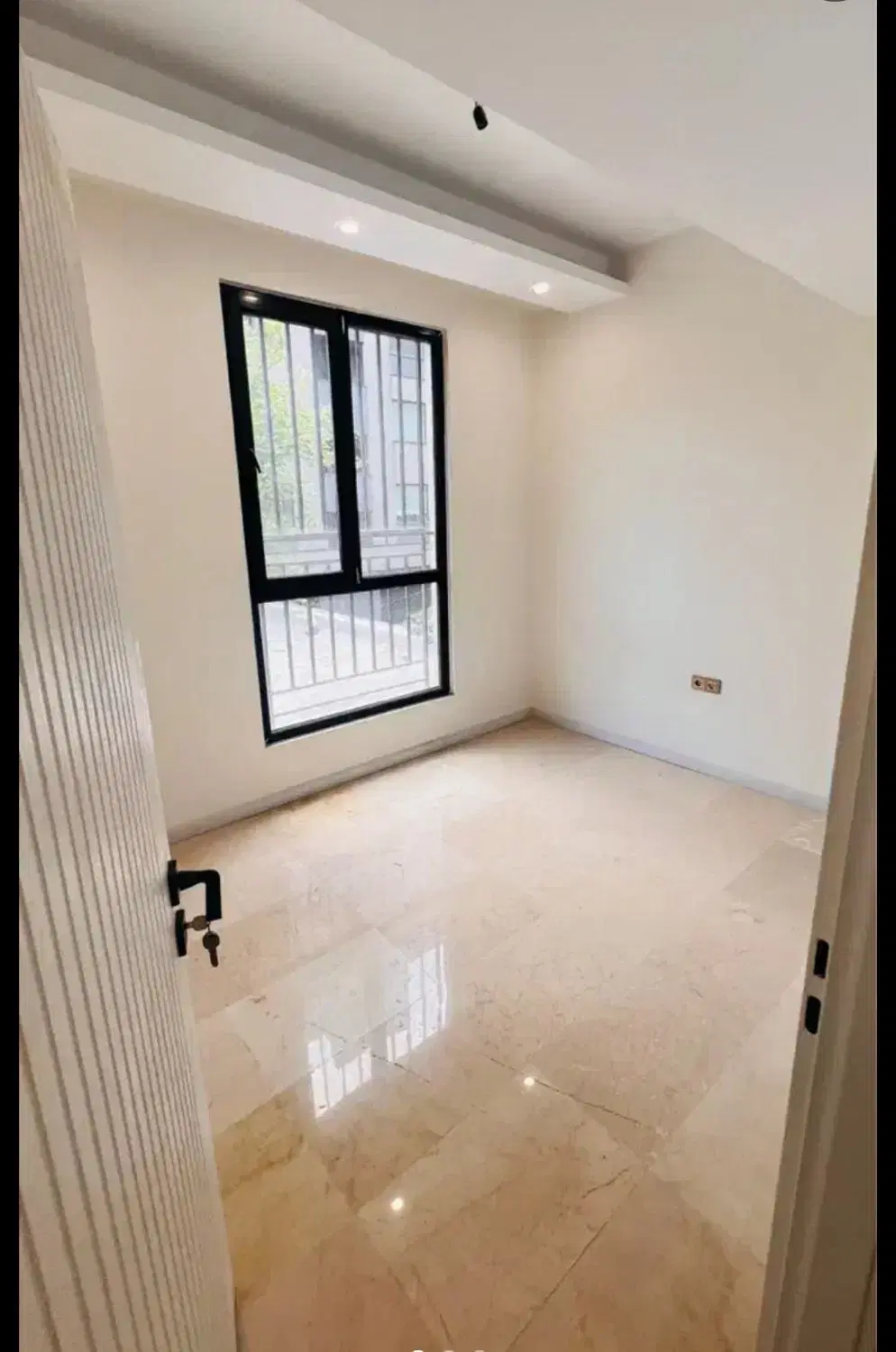شمس آباد 117 متر دو خوابه رو به آفتاب تاپ لوکیشن