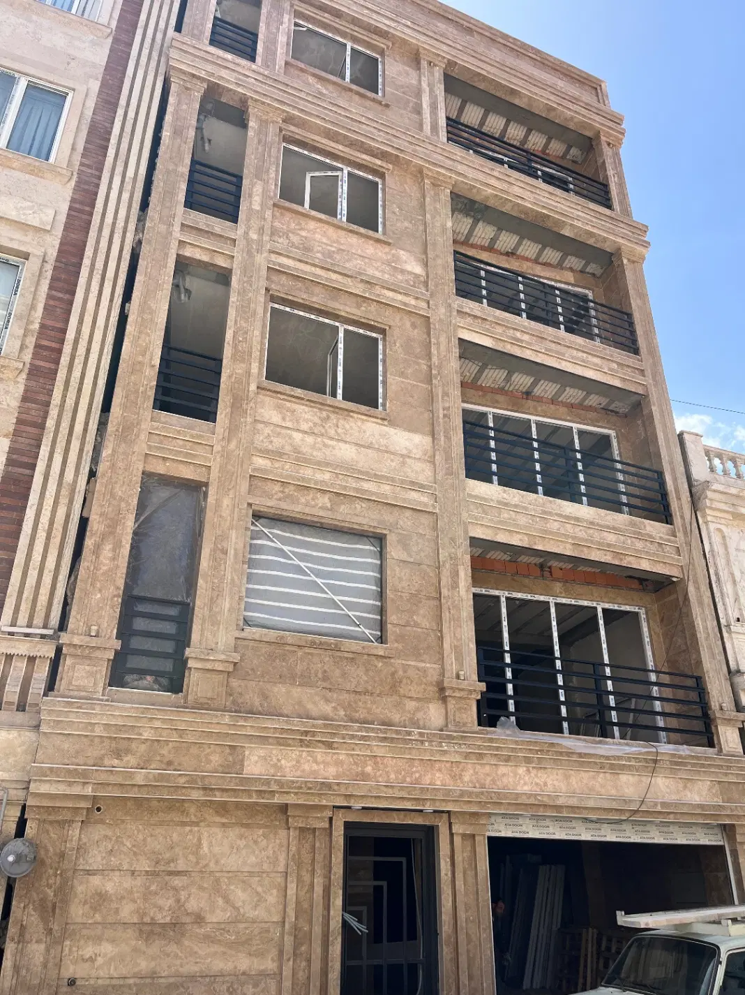 ۱۰۰ متری نوساز طبقه اخر