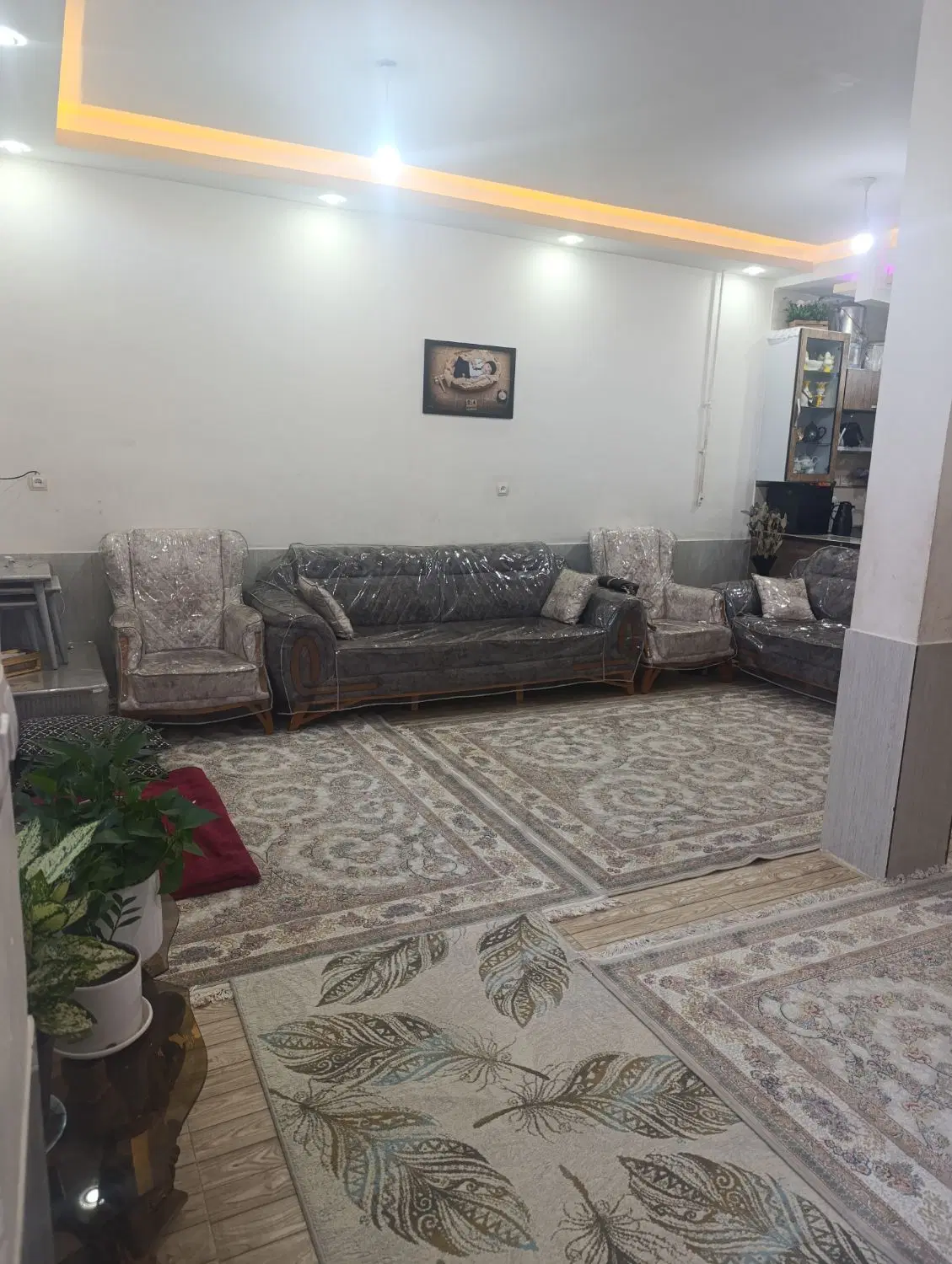 خانه طبقه همکف ازدوطبقه دوخوابه ویلایی درب حیاط