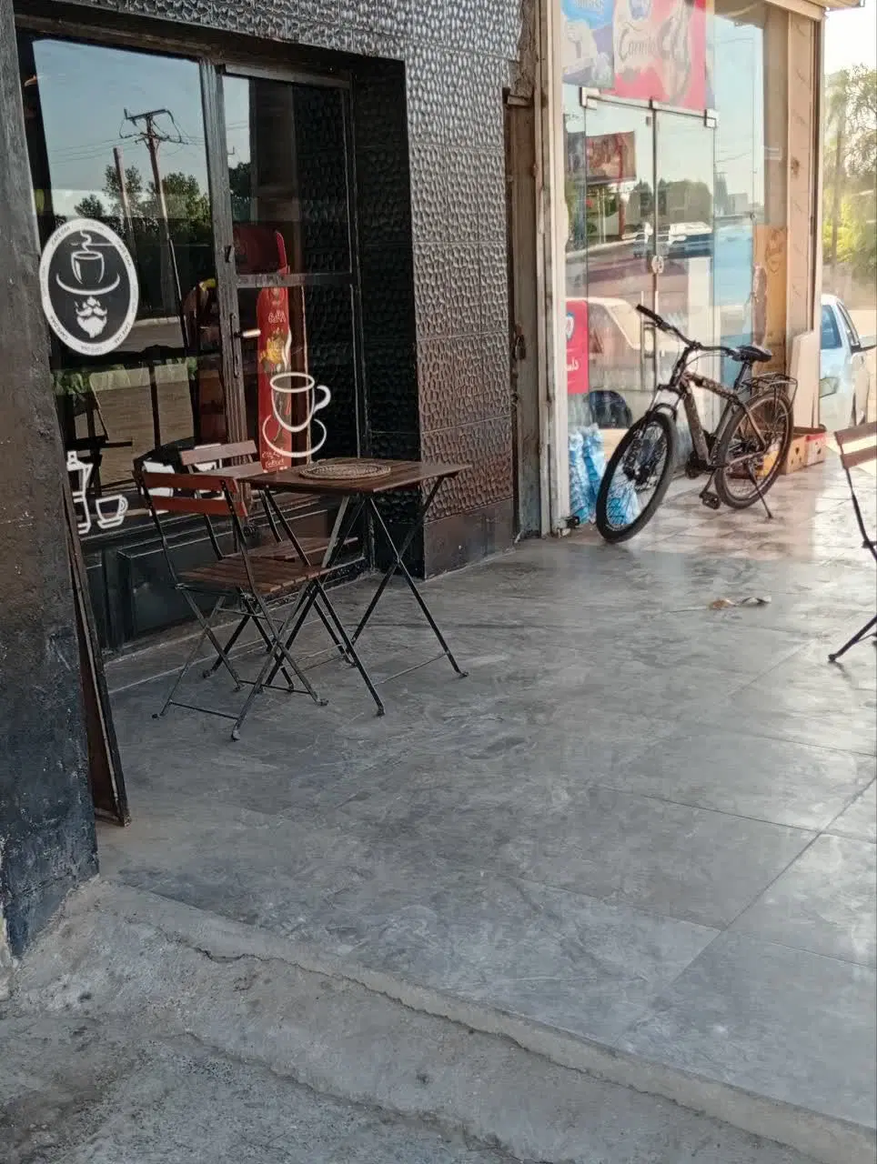 یک باب مغازه موقعیت تجاری می‌باشد 42_5