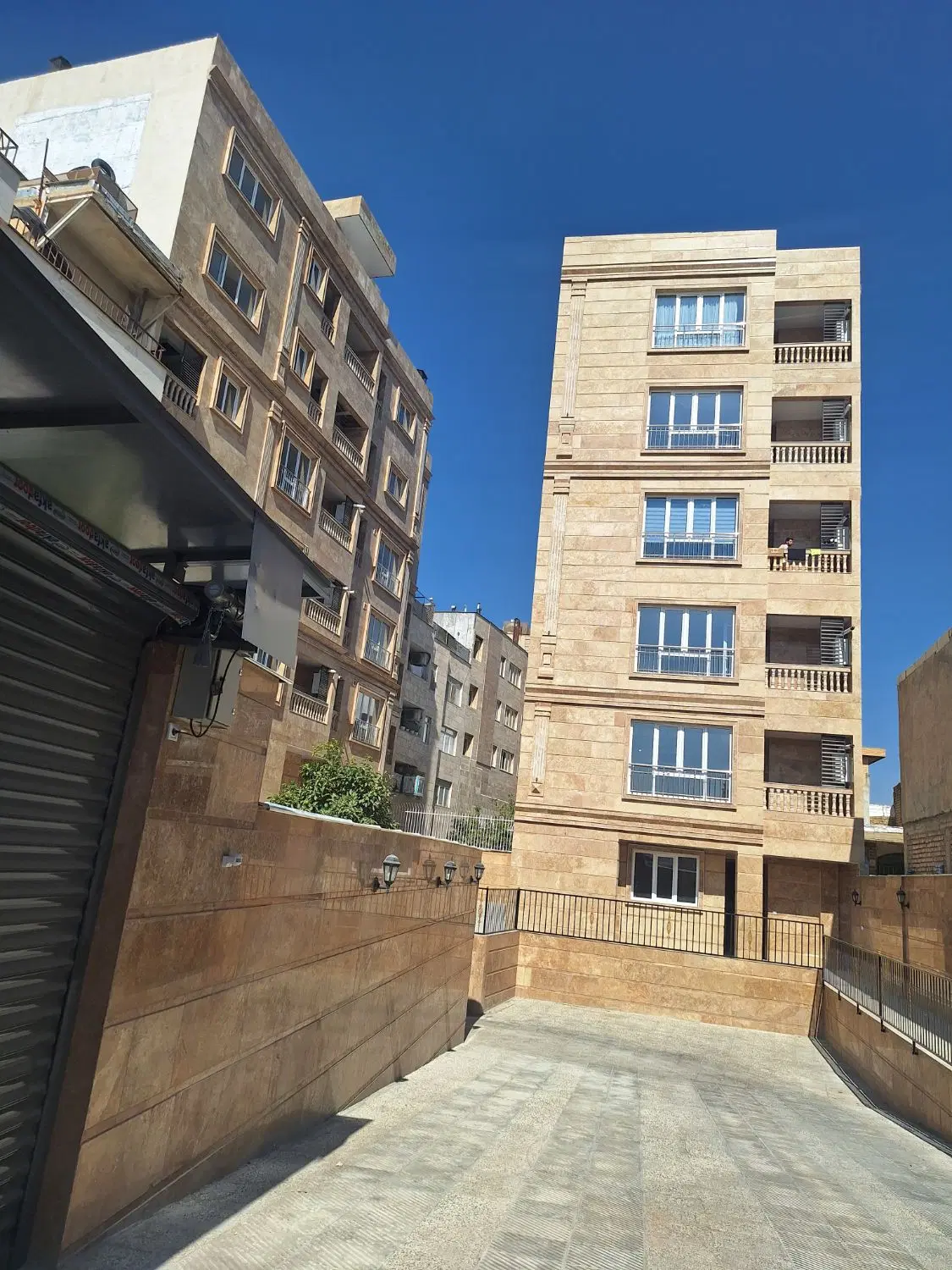 منزل ویلایی یک طبق ۲۳۰ متری بلوار طلائیه
