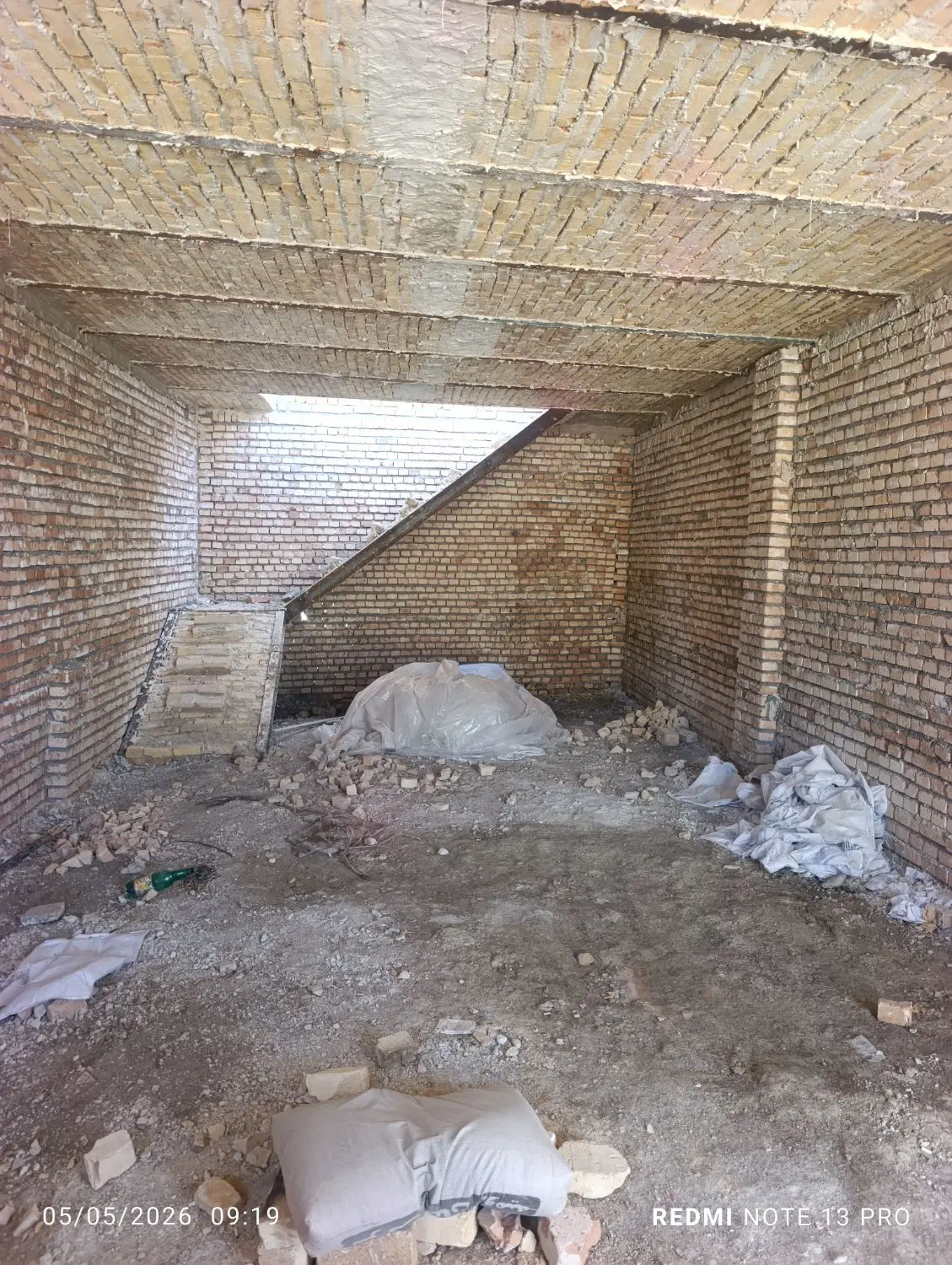 خانه نیمه ساخته در حاجی پیرلو