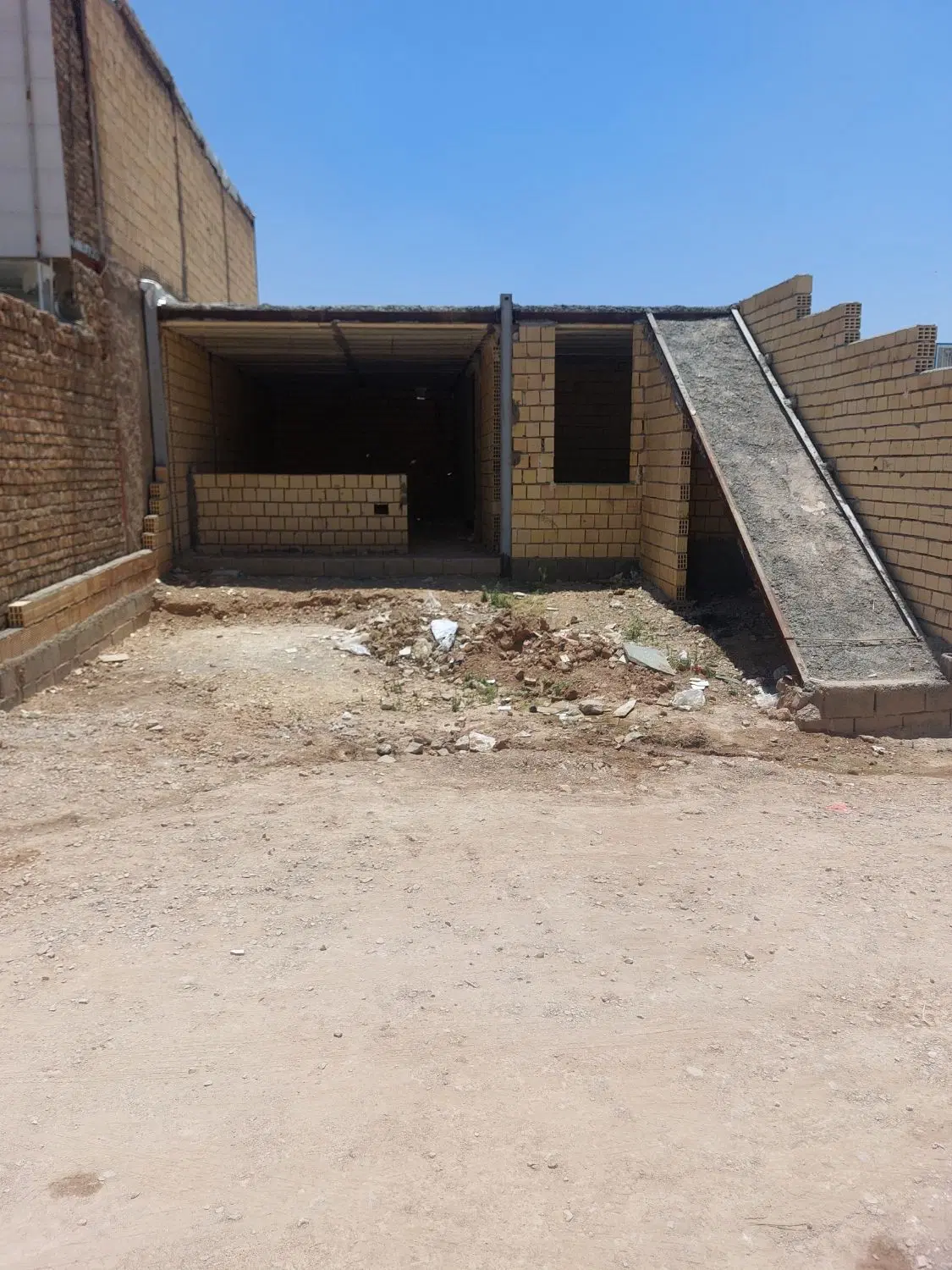 خانه ویلایی نیمه ساز