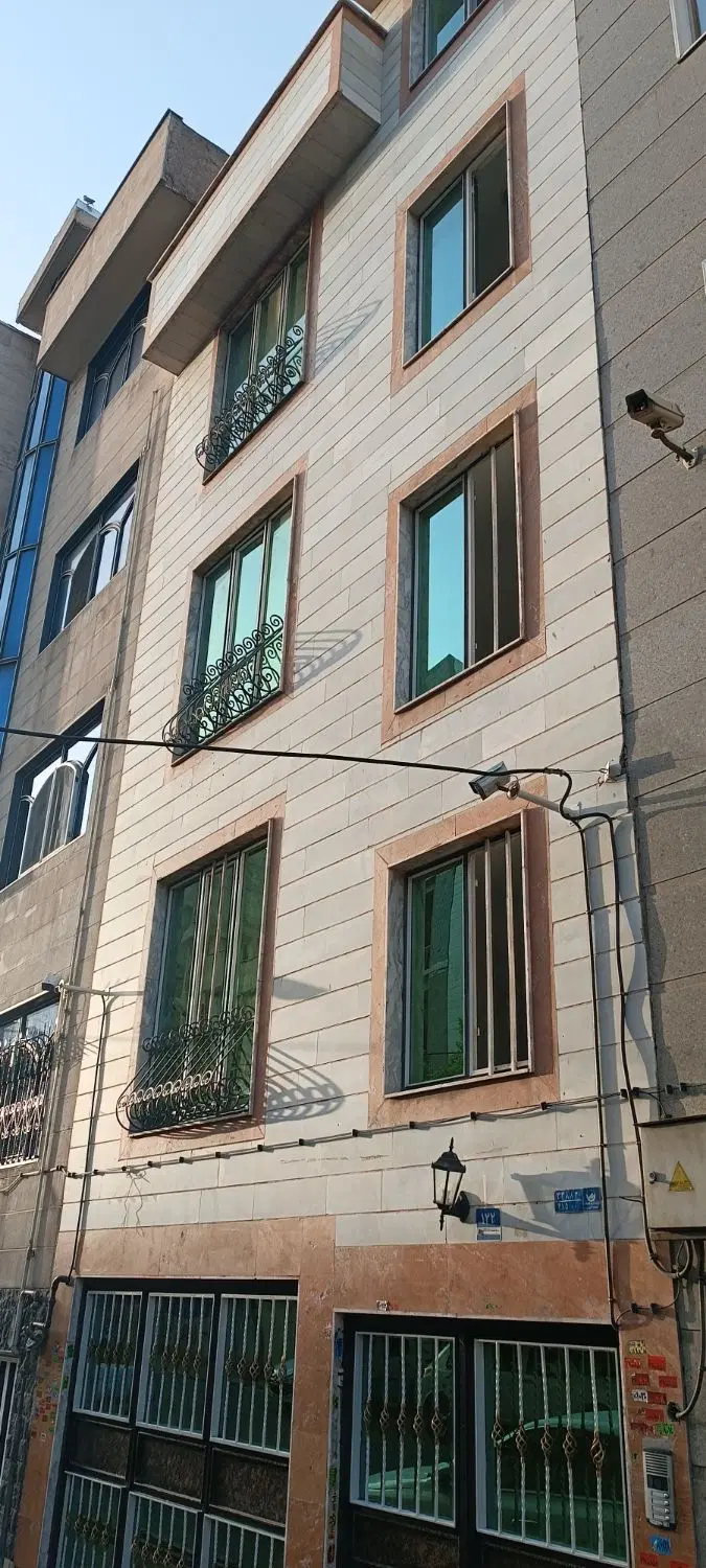 ملک قابل سکونت ۴واحدی جنوبی
