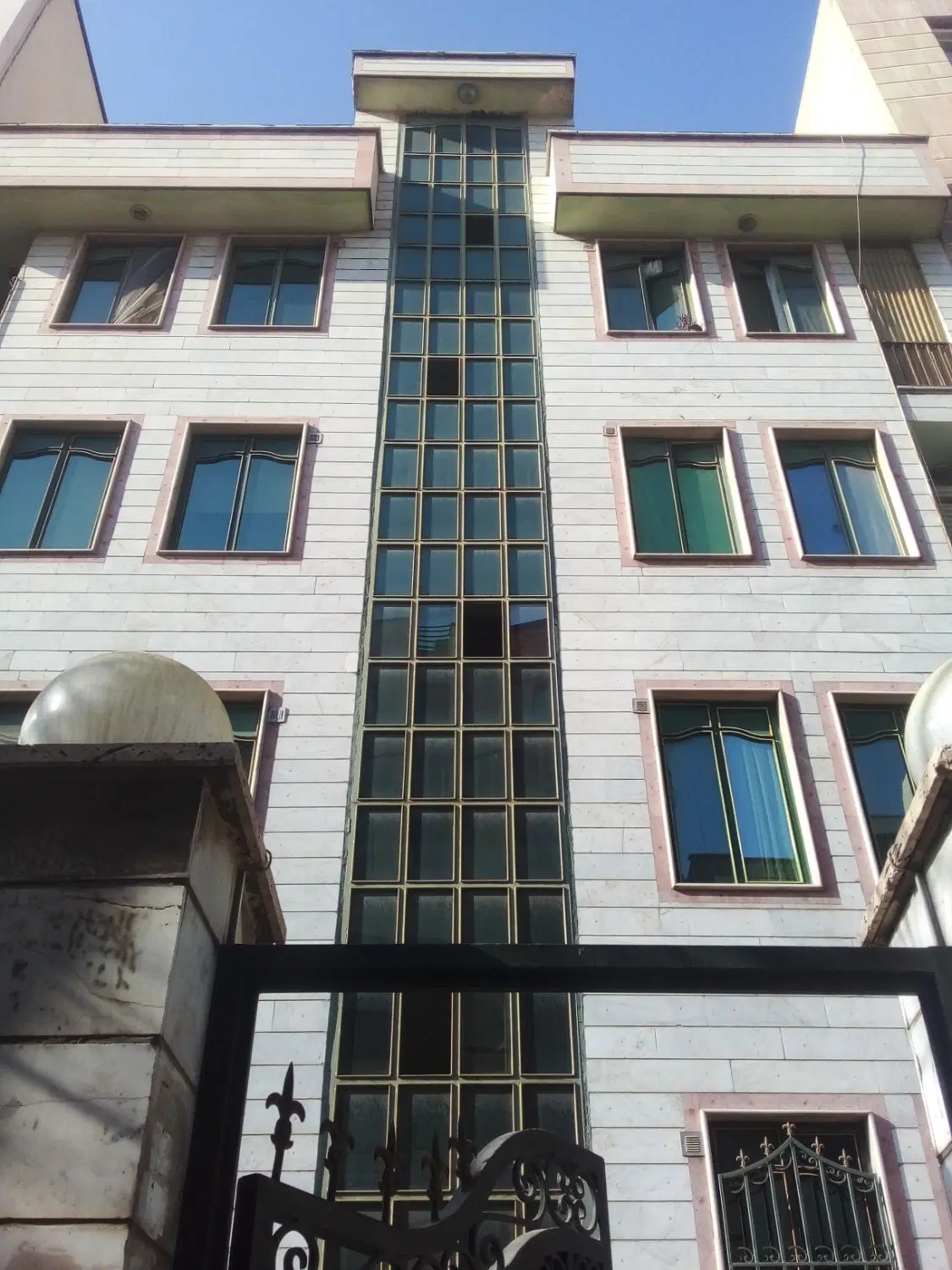 آپارتمان ۶۹ متری بلوارفردوس غرب