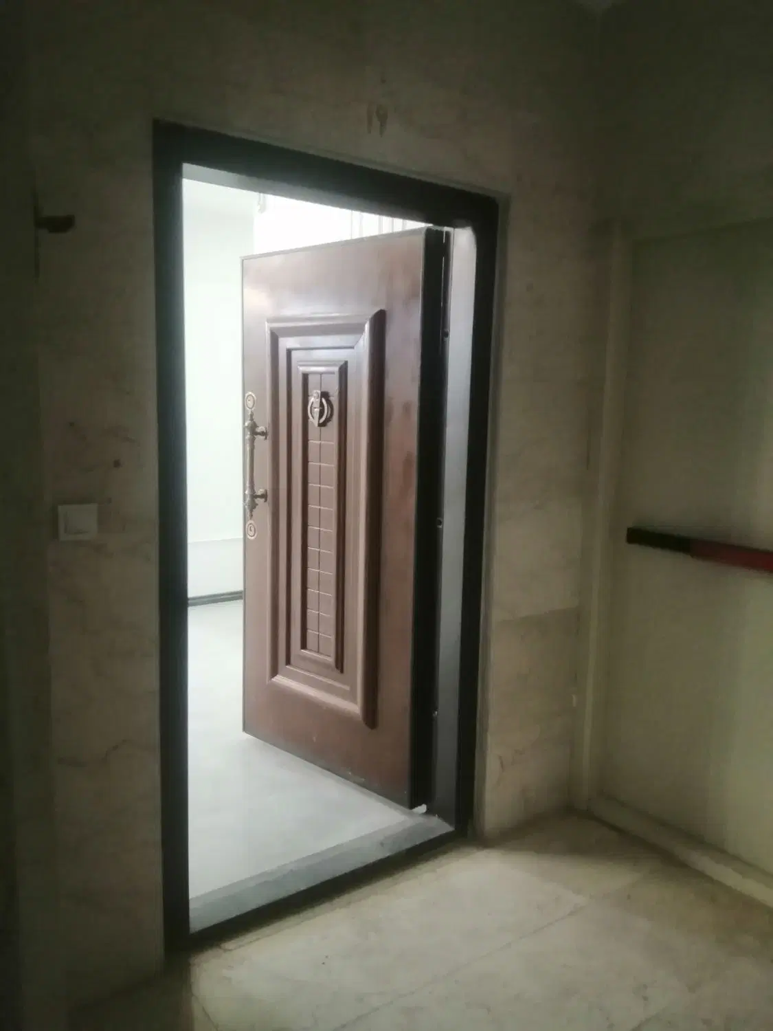 طبقه همکف متراژ93 متر شیک تمیز