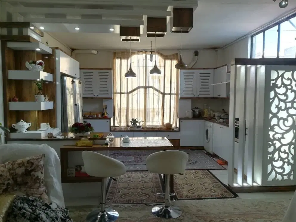 3 طبقه خانه مسکونی و تجاری