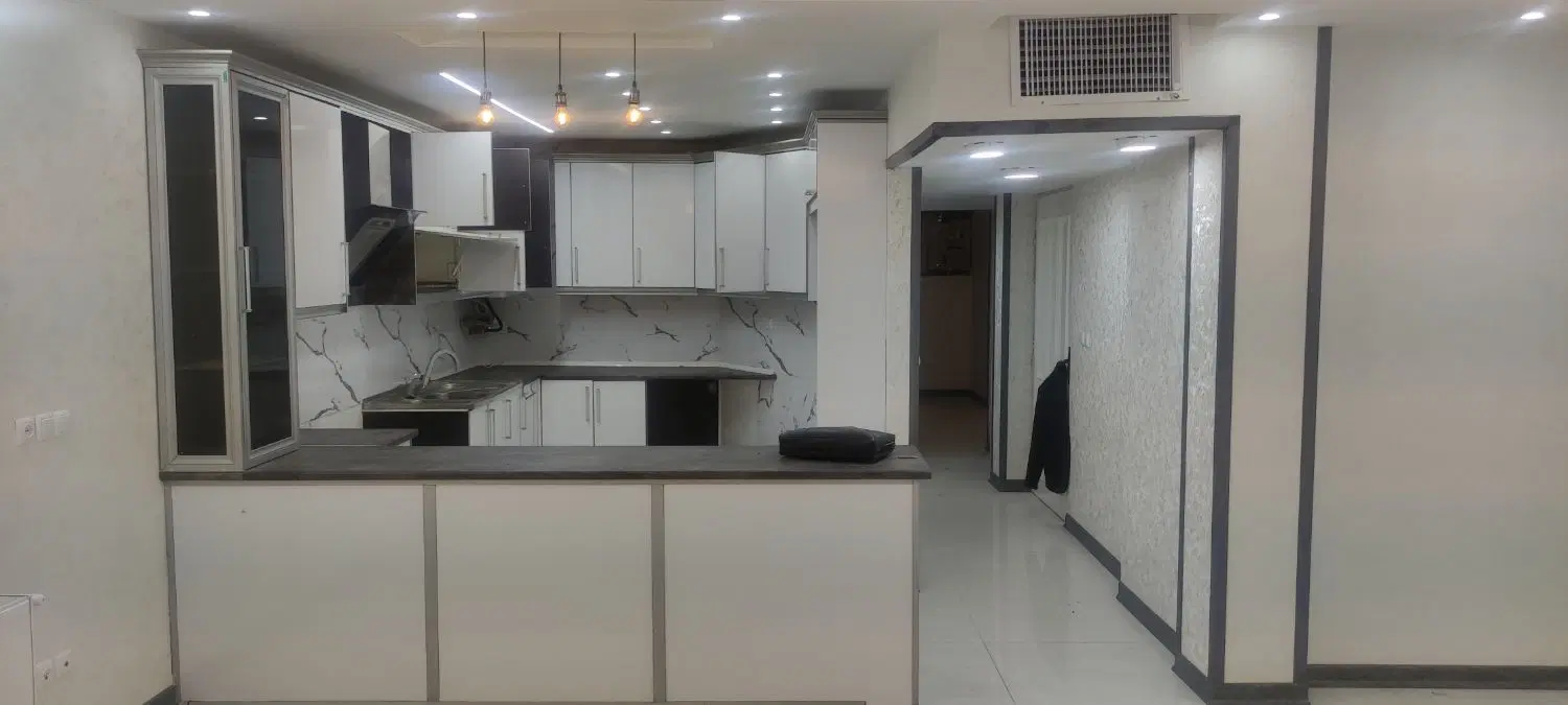 آپارتمان ۱۱۰متری ۲خوبه  بر خ مخابرات بازسازی شده