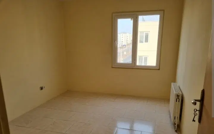 هم خانه خانم