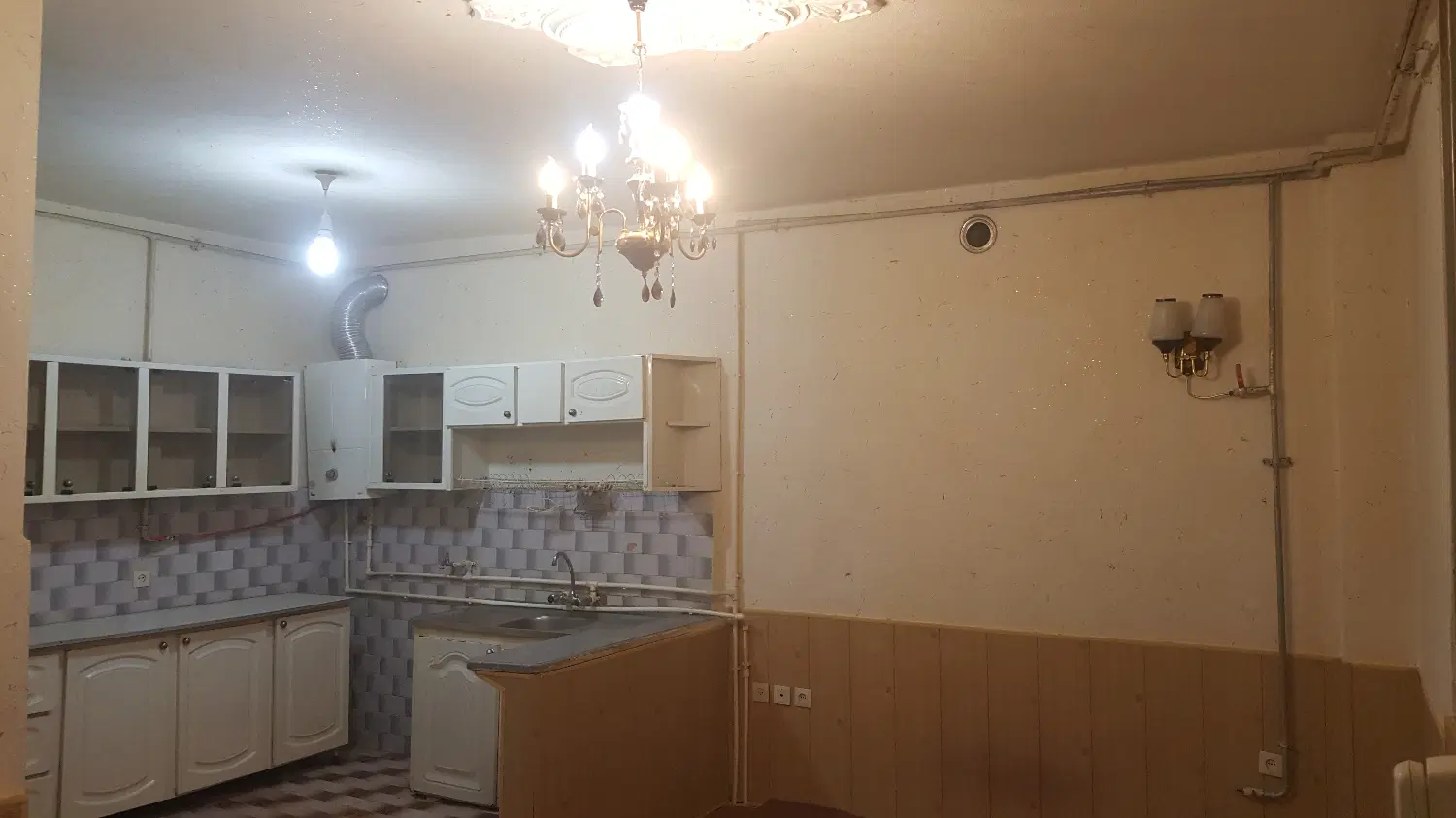 واحد ۷۰ متری دربست، طبقه همکف (خیابان وکیلی)