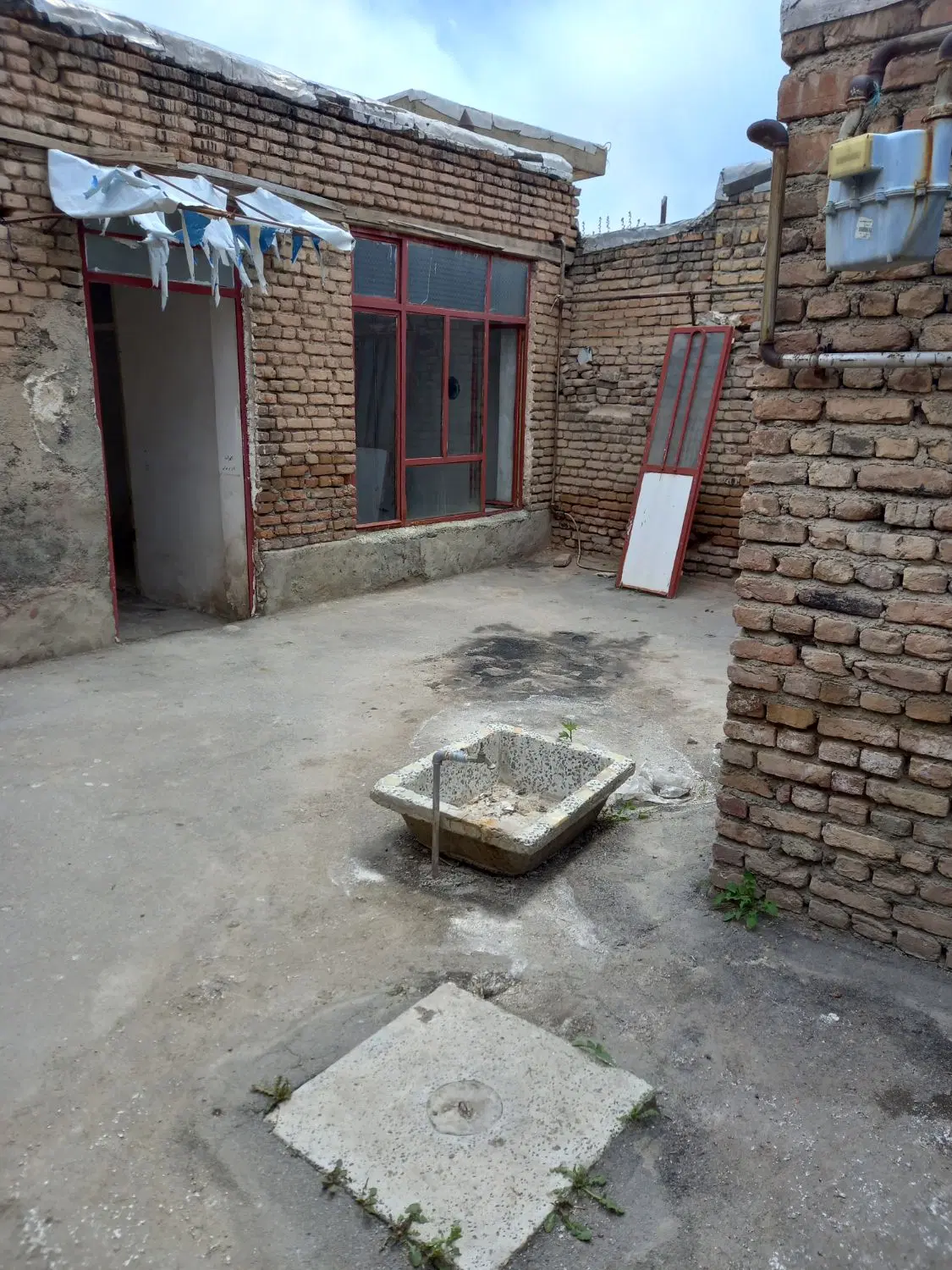 حیاط مسکونی