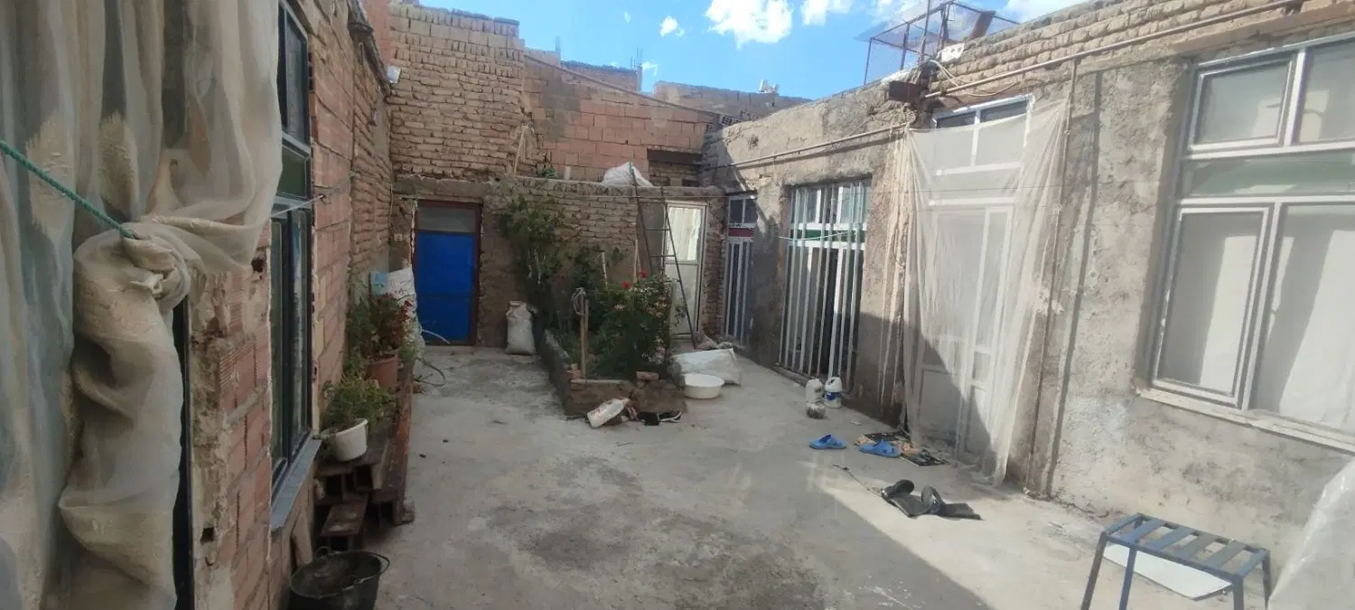 یک خانه ویلایی به فروش می‌رسد