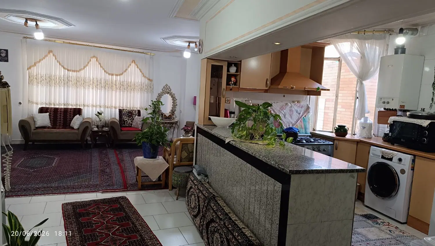 فروش ویلایی سه طبقه و پارکینگ ابتدای خیابان وکیل
