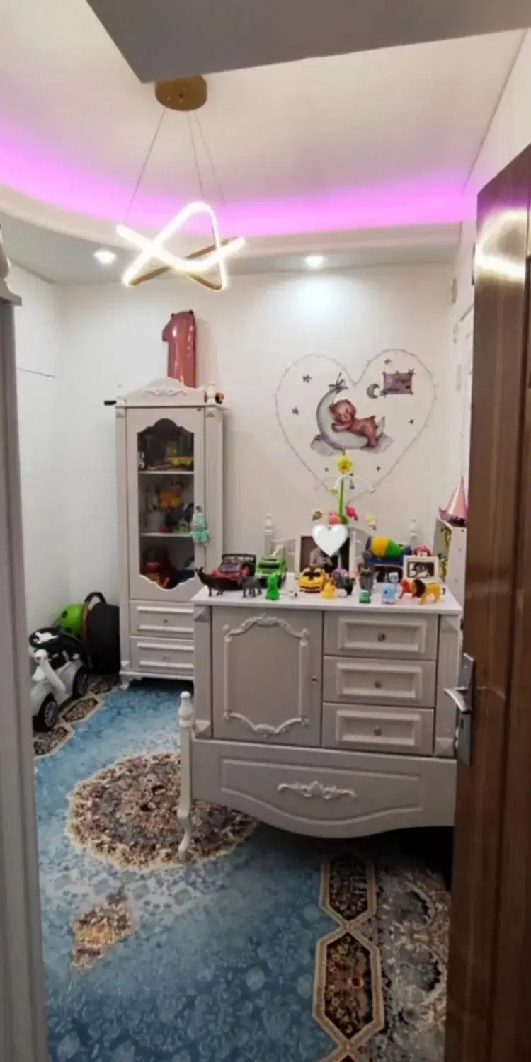 واحدشیک و لاکچری_۱۰۰ متری۲ خواب_با پارکینگ اختصاصی