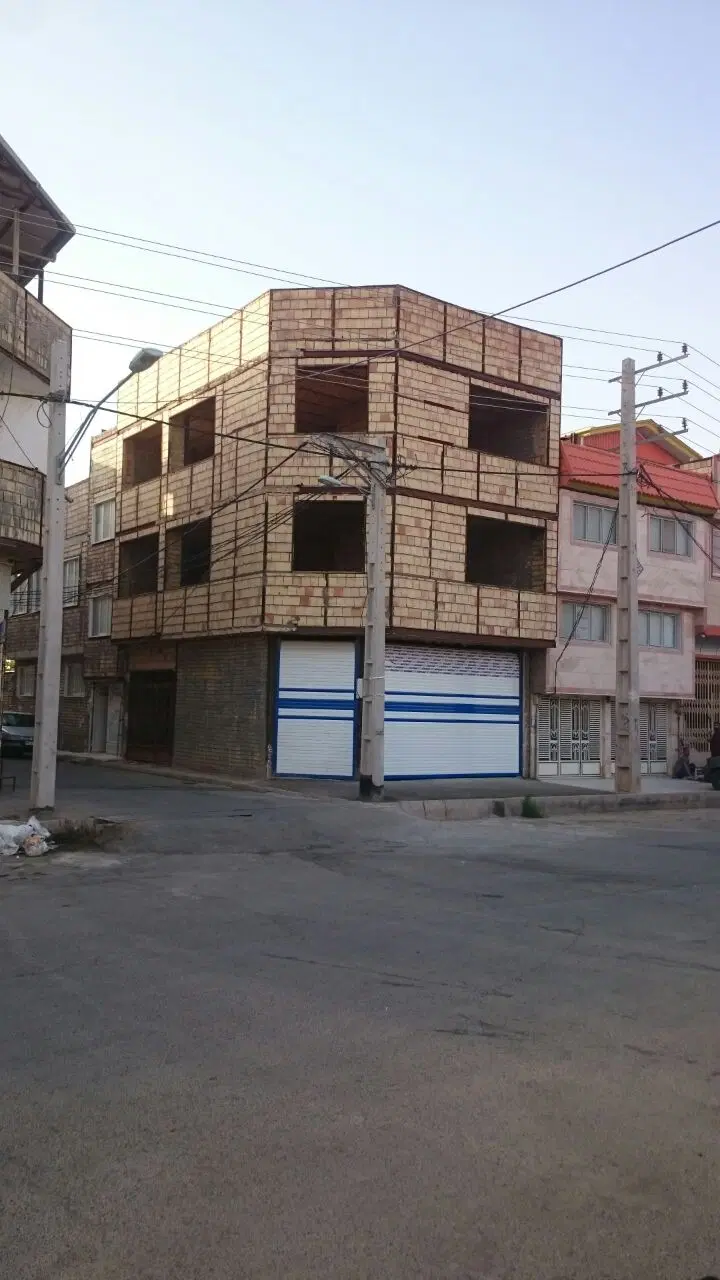 ساختمان سه طبقه دونبش