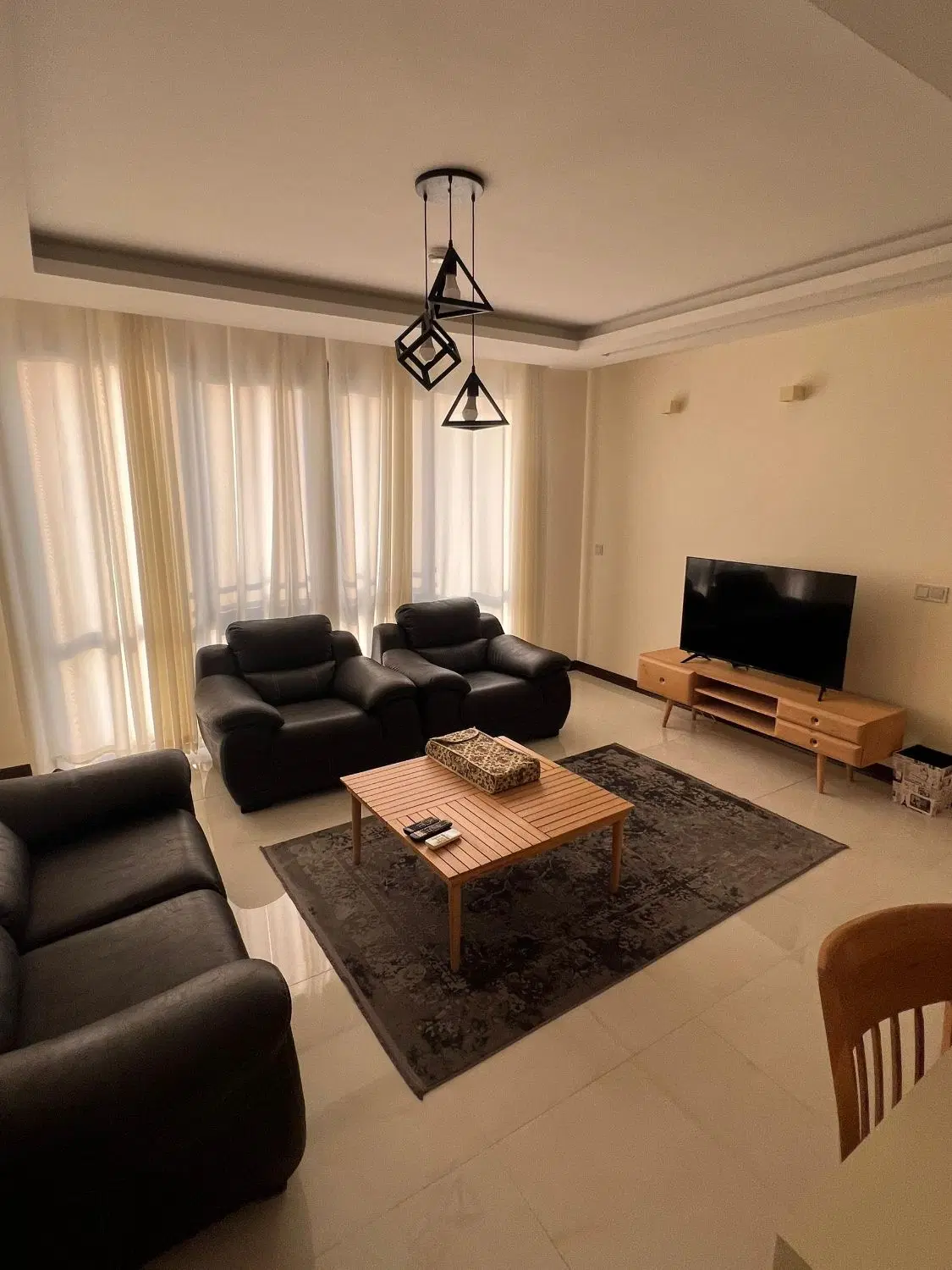 خیابان سدر _ 2 خواب _ 82 متر _ رو به نما