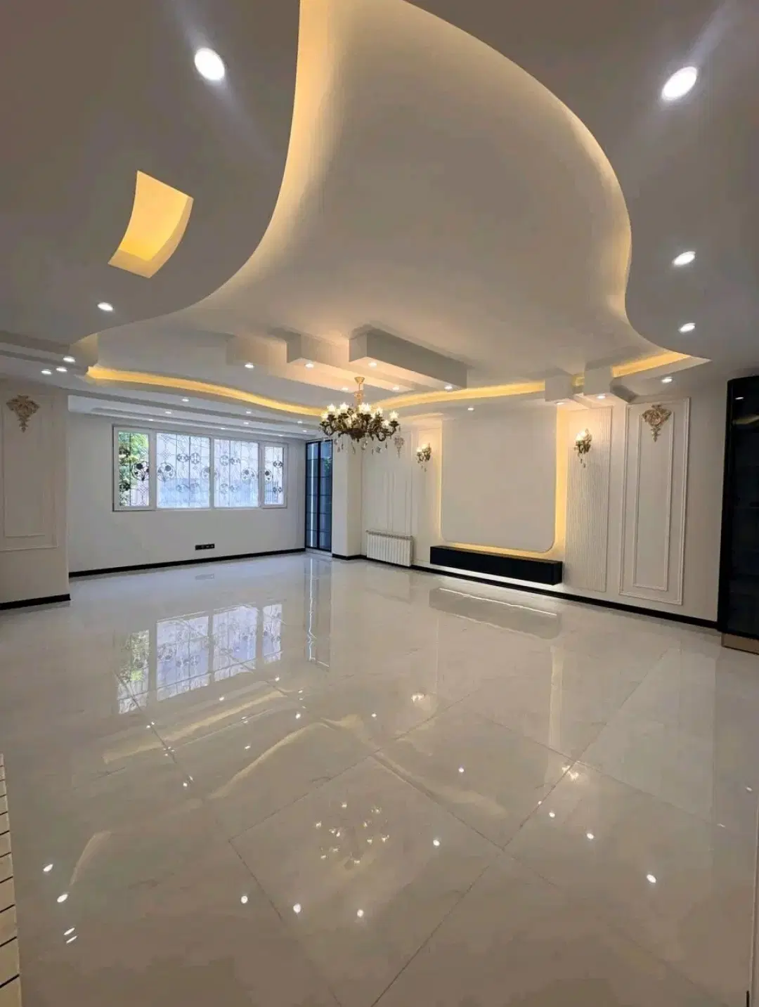 واحد ۹۴ متری غرق نور