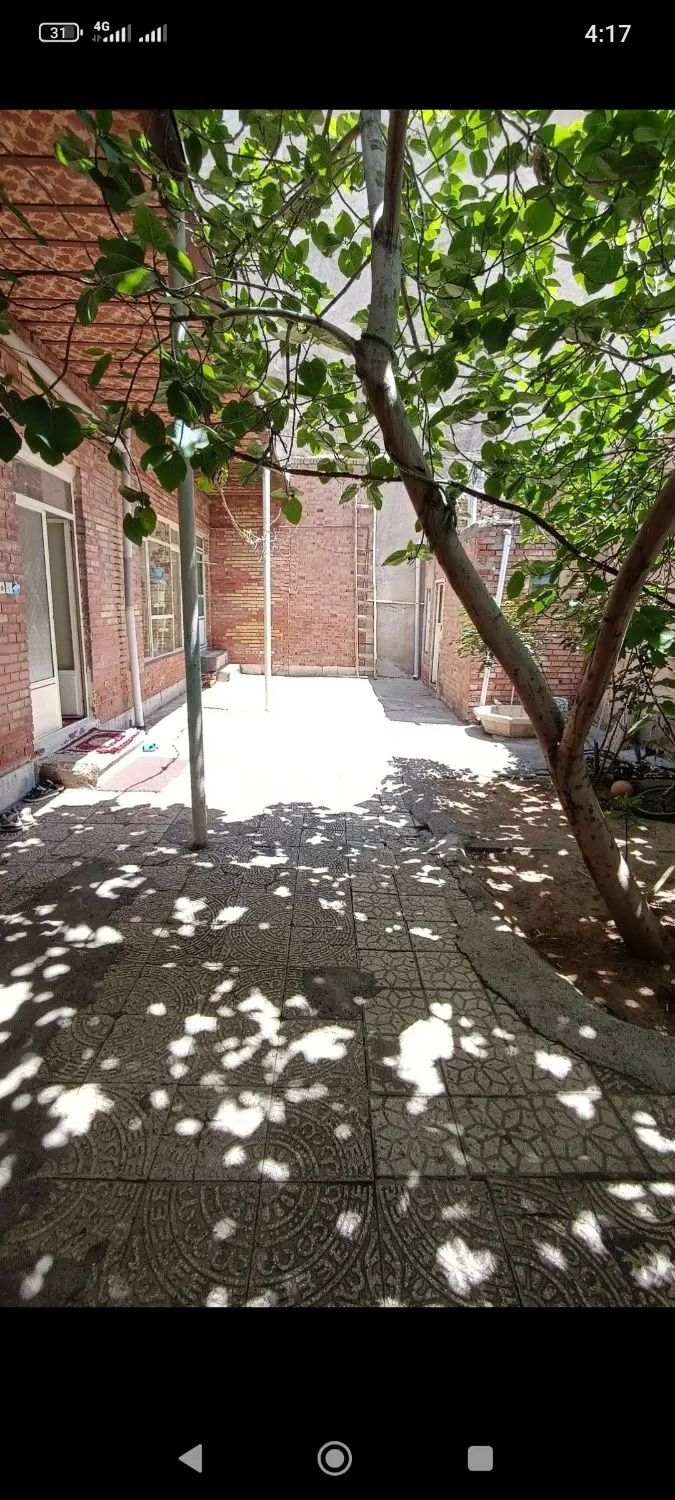 حیاط کلنگی ولی قابل نشیمن آخرعباسی