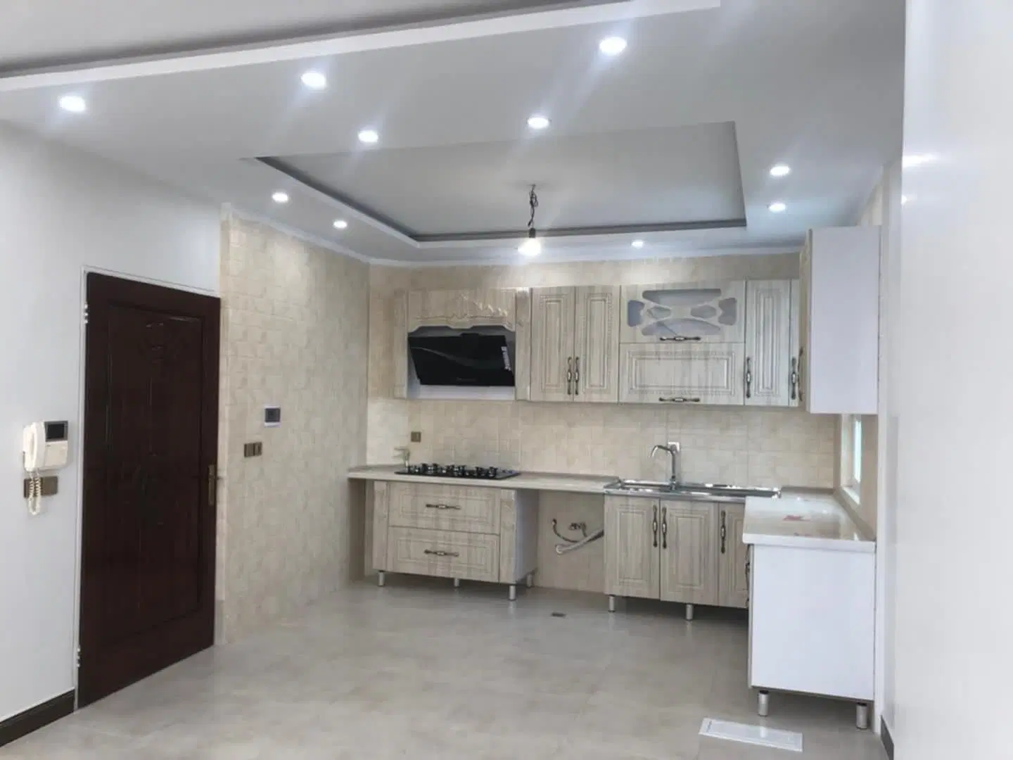 فروش آپارتمان تک خوابه استخر