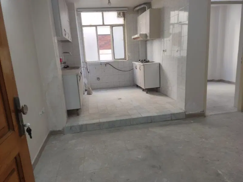40مترآپارتمان با انباری طبقه1بریانک4راه گلستانی
