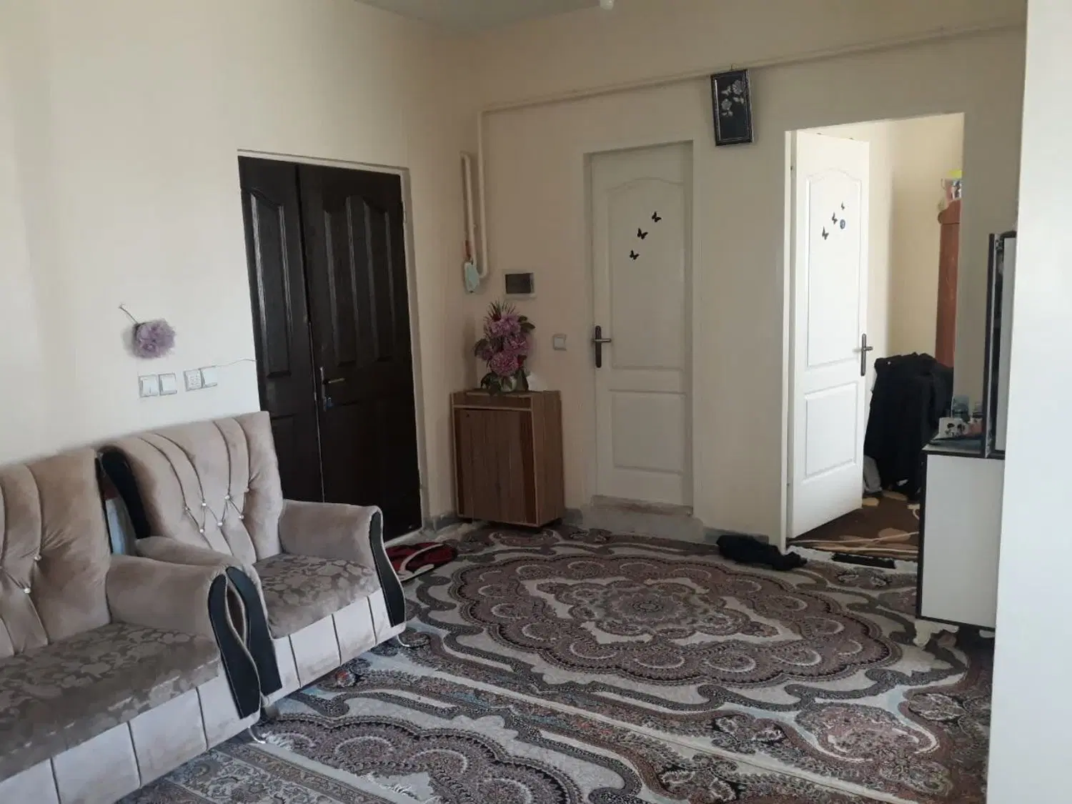 یک واحد آپارتمان ۶۷ متر
