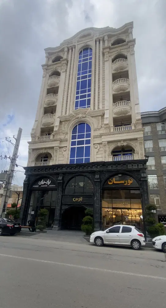 زمین برخیابان اصلی ( خ )