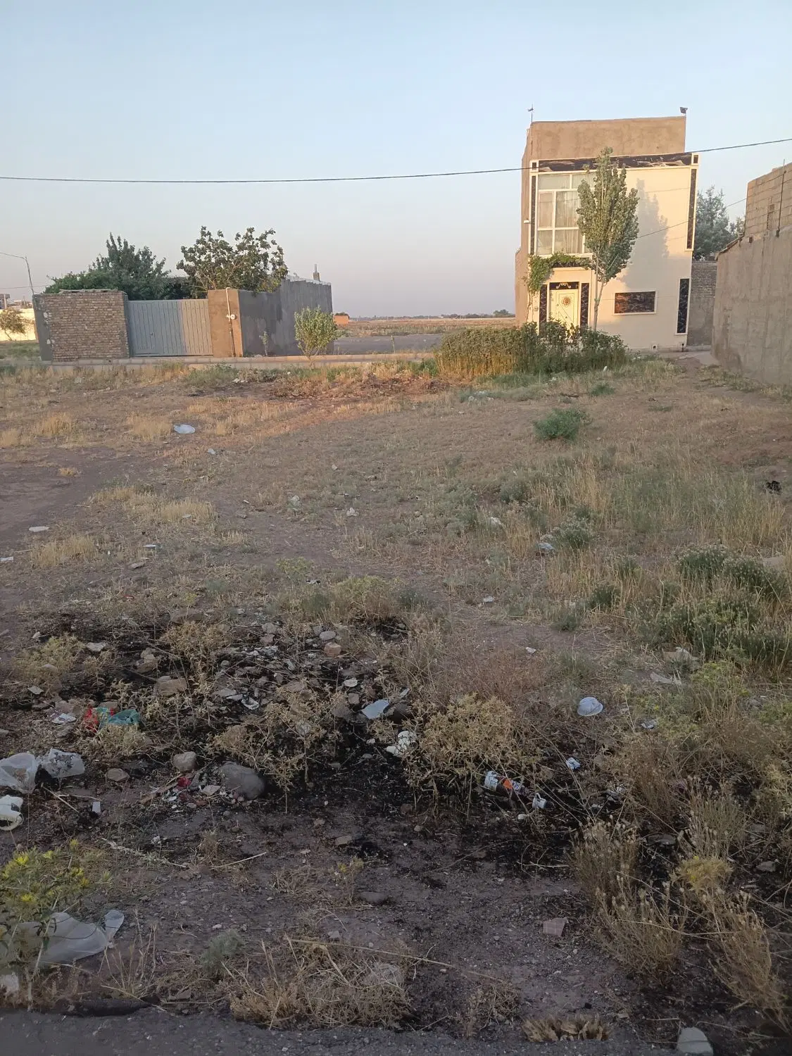 زمین فروشی
