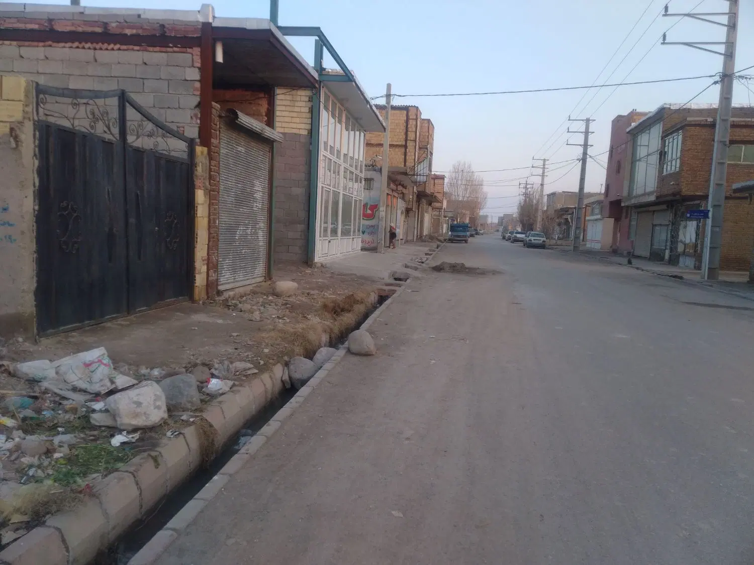 فروش سازه نیمه کاره  همراه با مغازه برخیابان