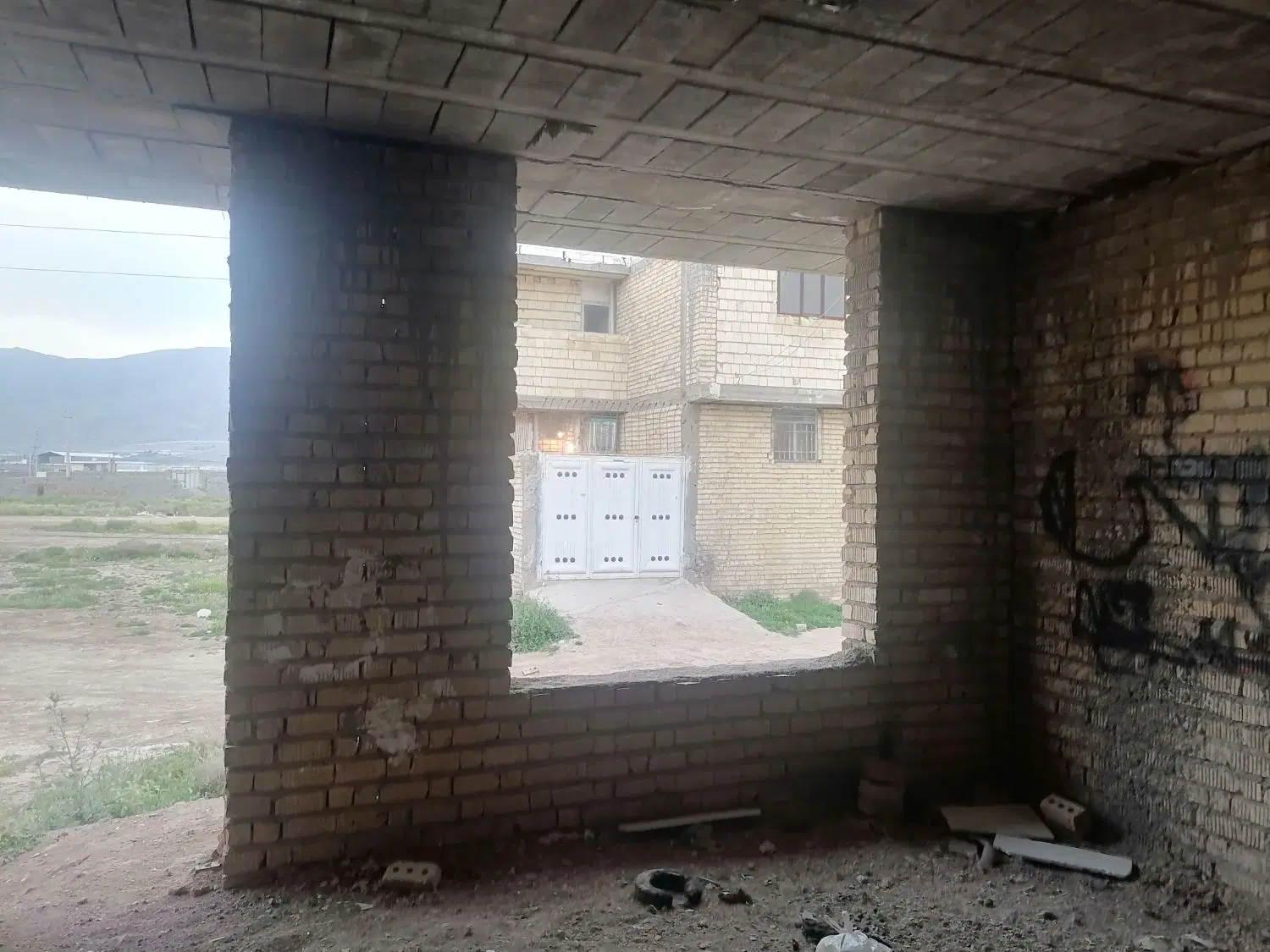 اسکلت ۱۳۵ متری کرونی