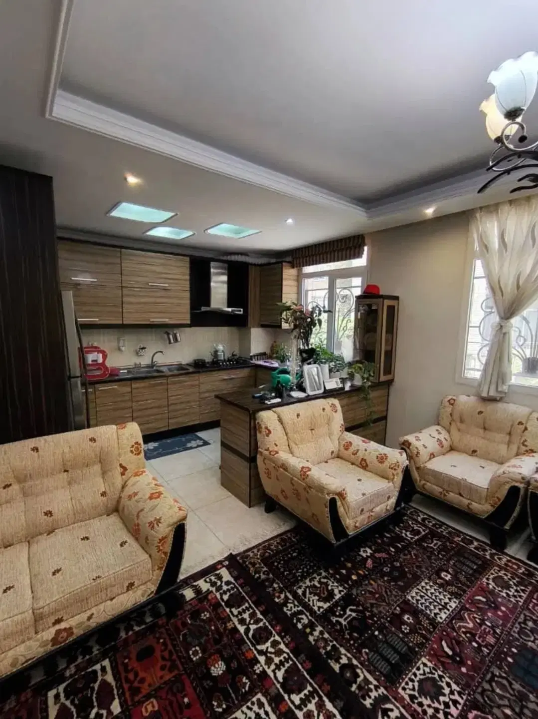 ۵۰ متری _ پارکینگ _ با امکانات