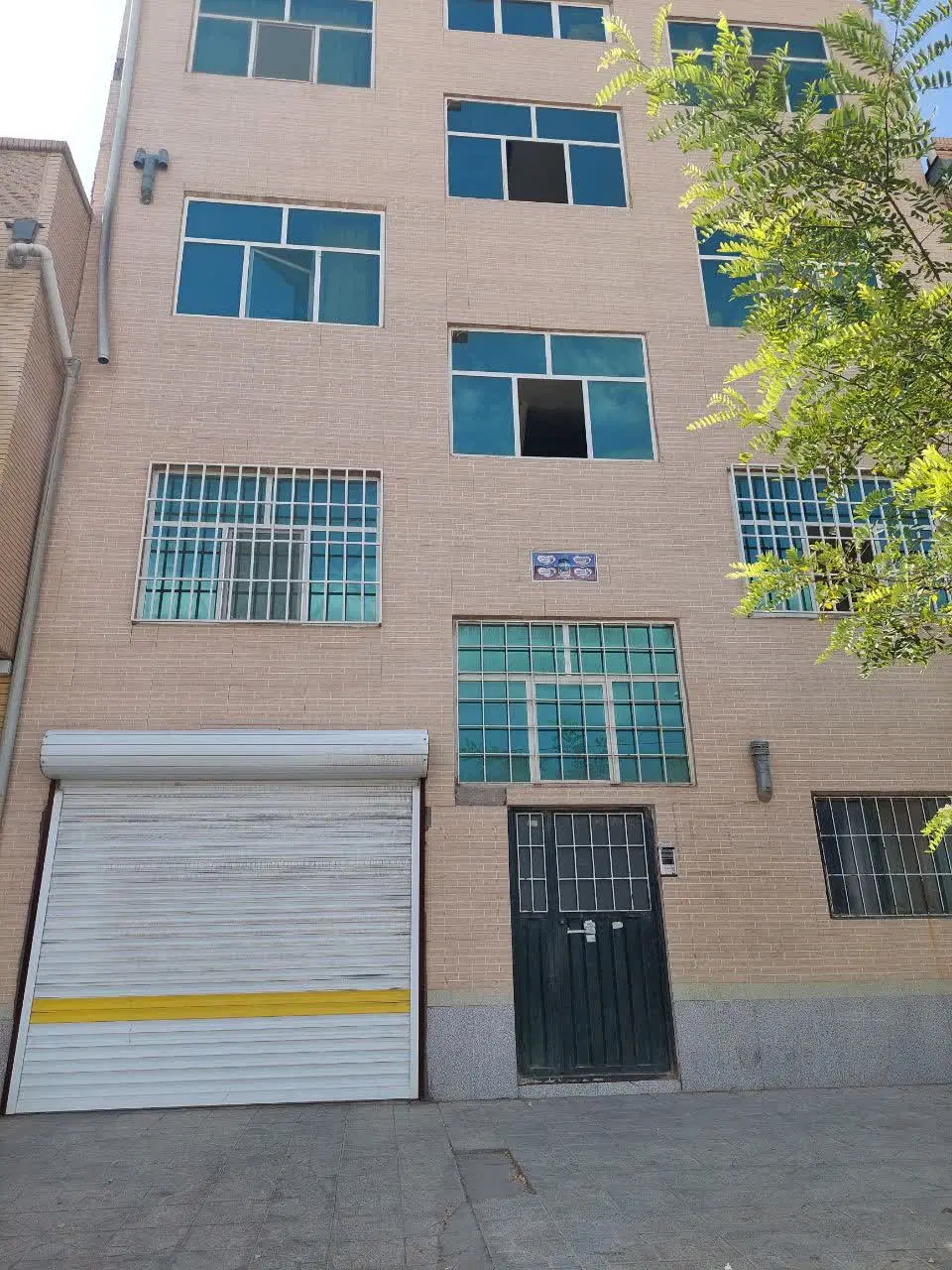 فروش آپارتمان مسکونی سه طبقه
