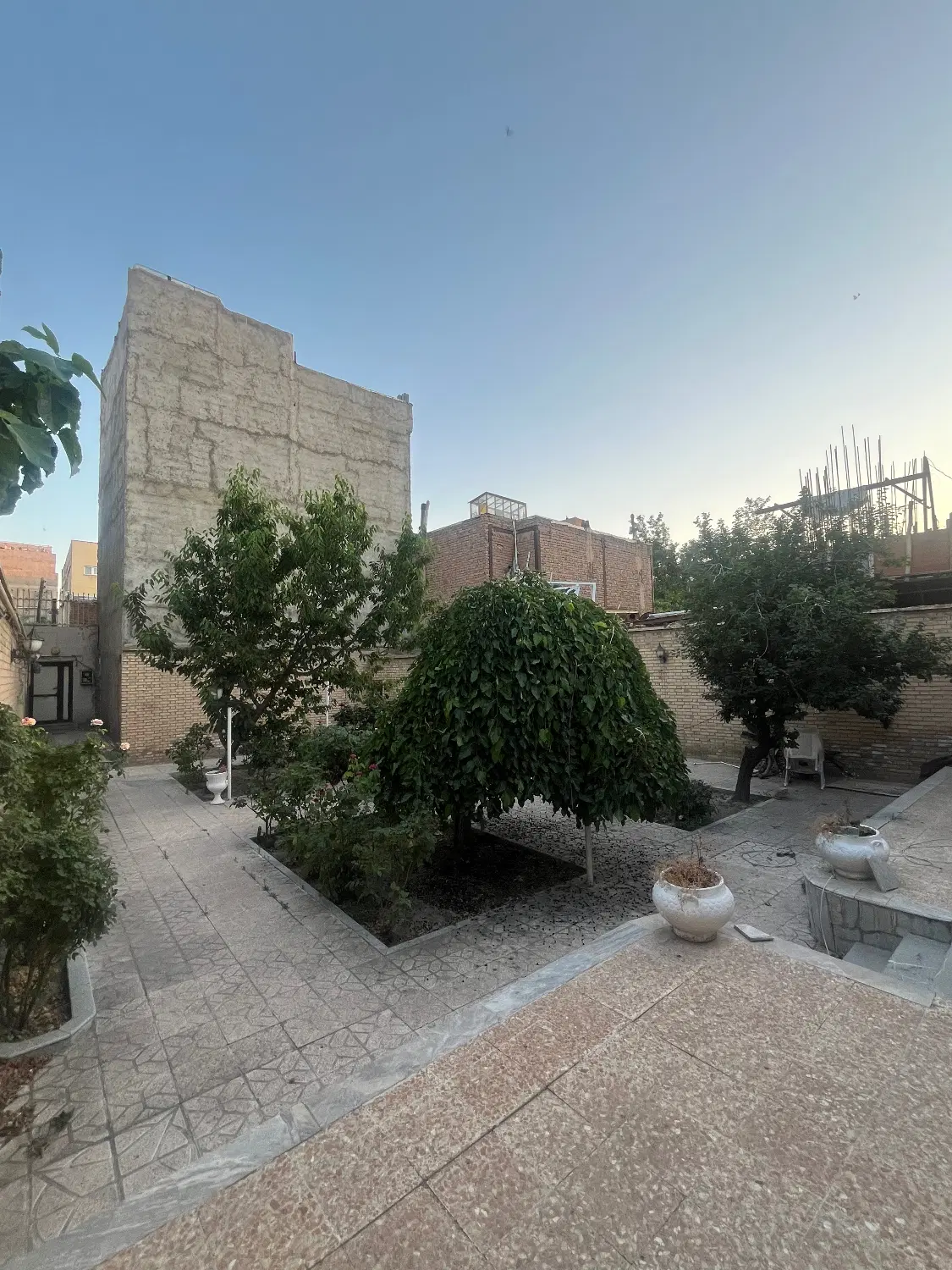 حیاط بهار