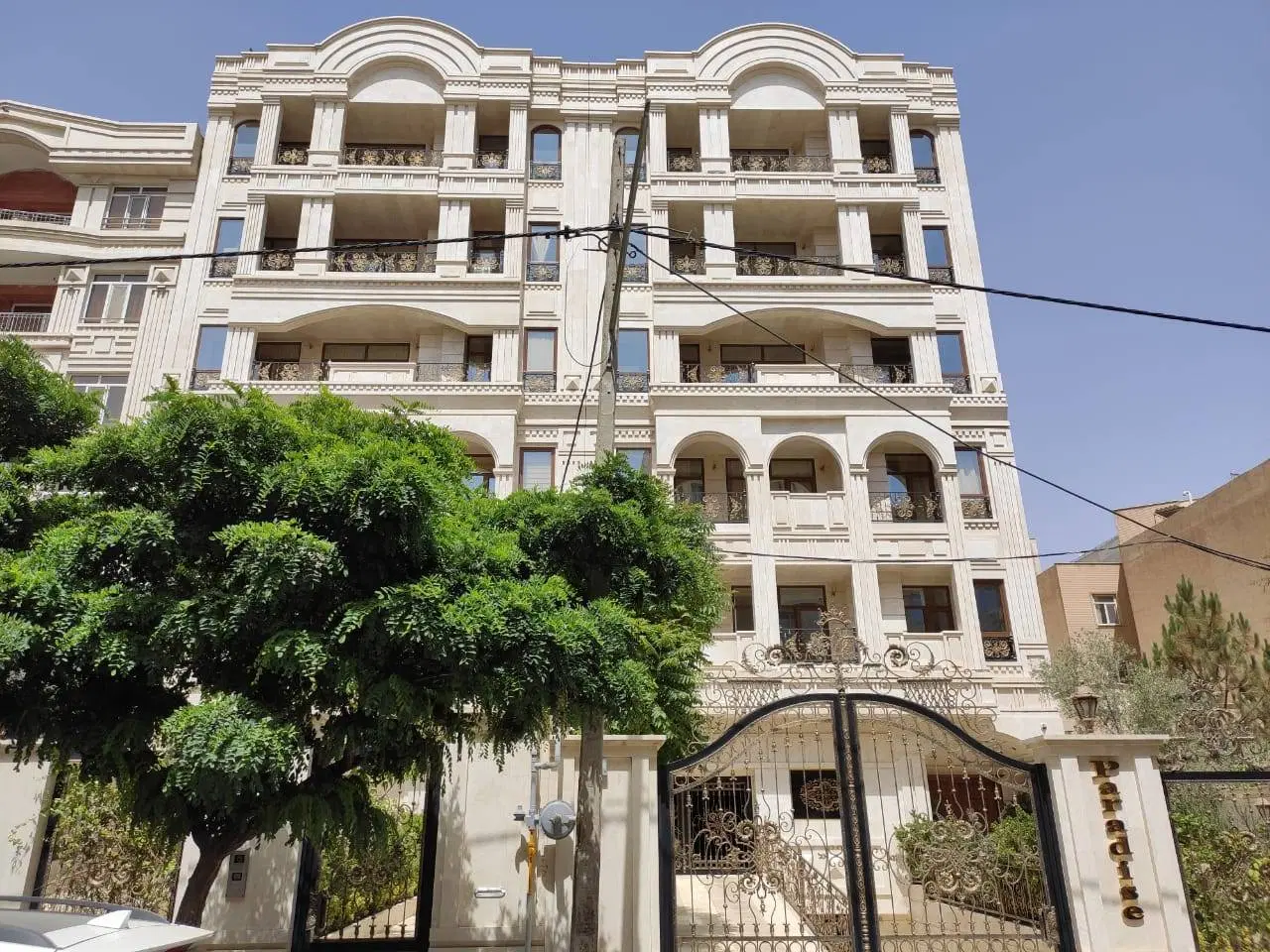 145 متر جنوبی نما لوکس