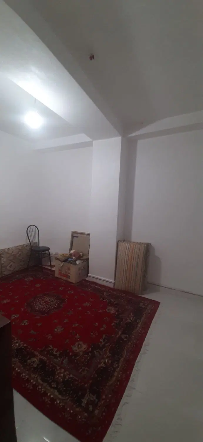 آپارتمانی طبقه دوم بنی هاشمی سه دنگ