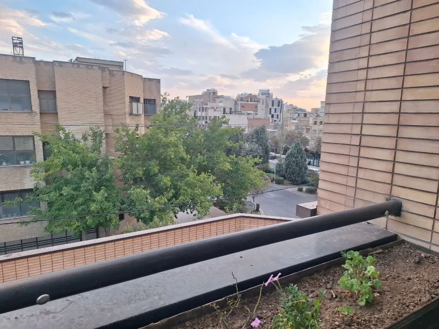 آپارتمان نوساز بر خیابان لاهور