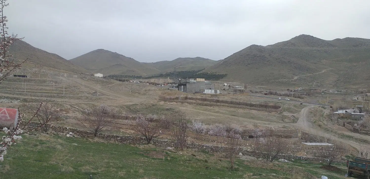 یک قطعه زمین تجاری واقع در شهرک مسکونی باغ ایرانی