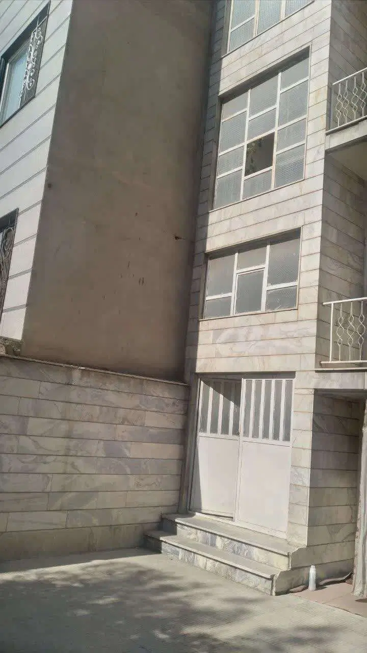 فروش ملک با متراژ ۱۹۸ متر زیر بنا در سه طبقه شمالی