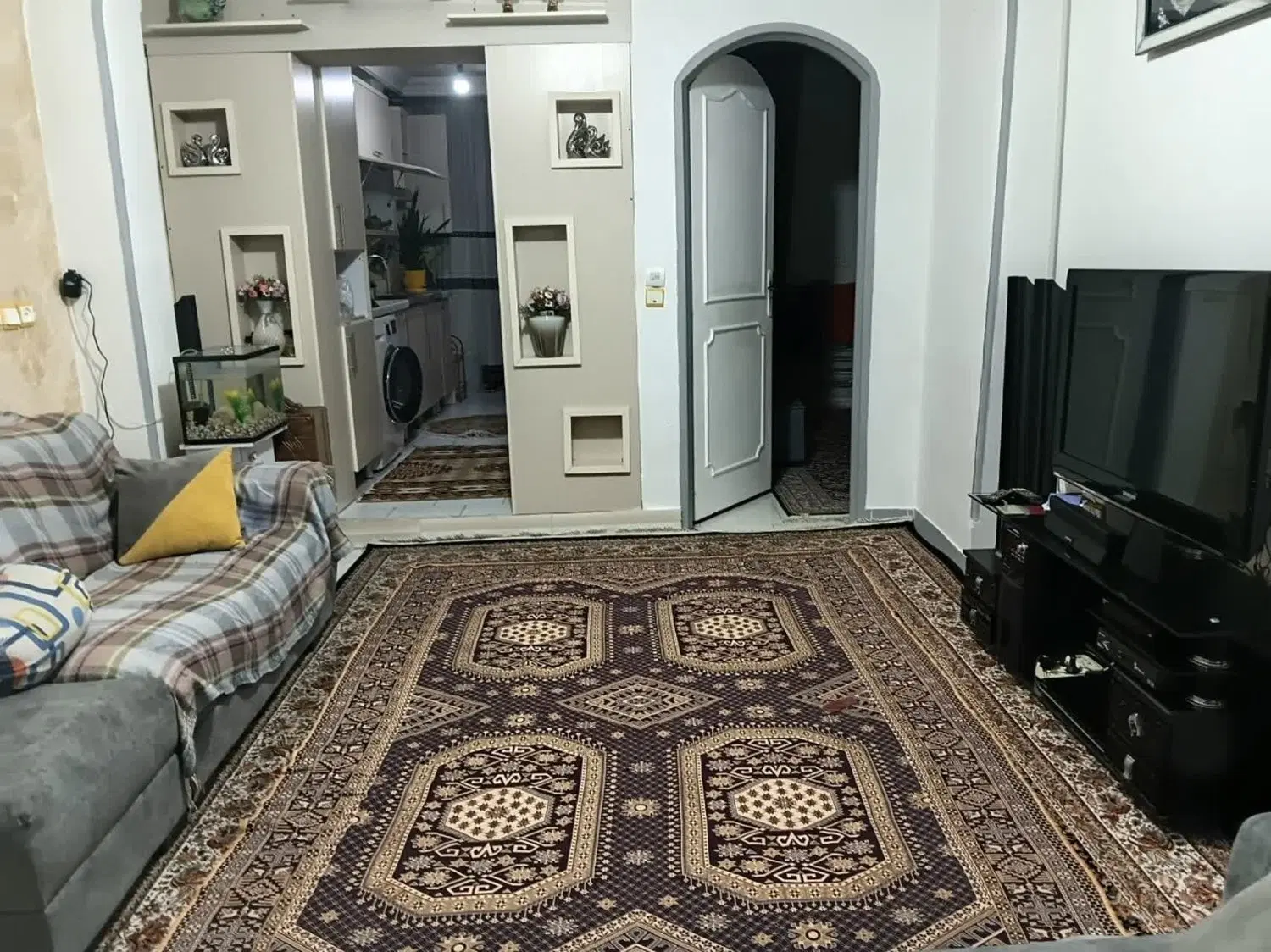 اجاره ۴۵متر طبقه سوم تکخواب باانباری وپارکینگ فاز۱