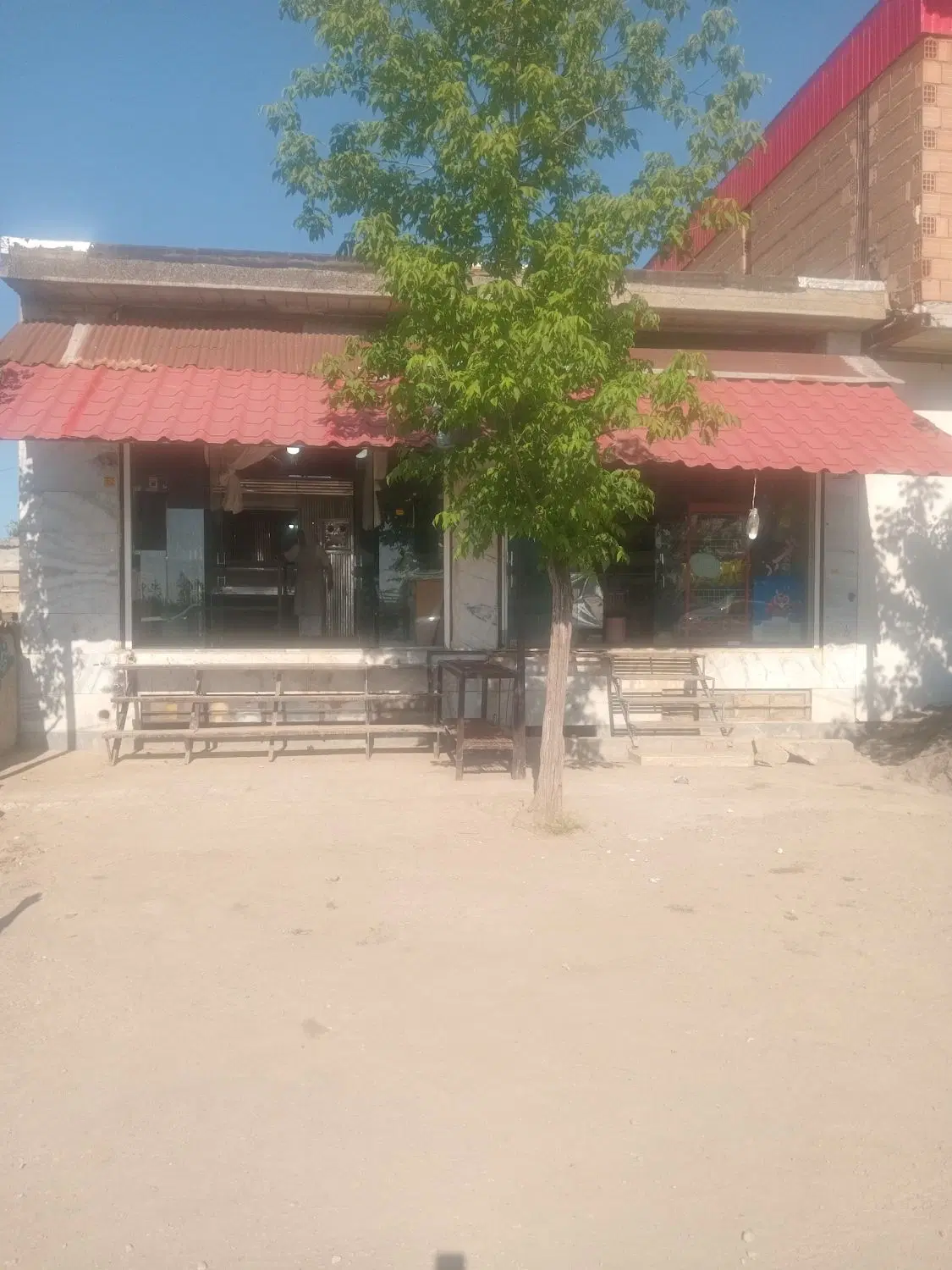 یکدستگاه‌ساختمان‌دوکله.بادوهنه‌مغاز‌‌ه‌‌دردوطبقه‌