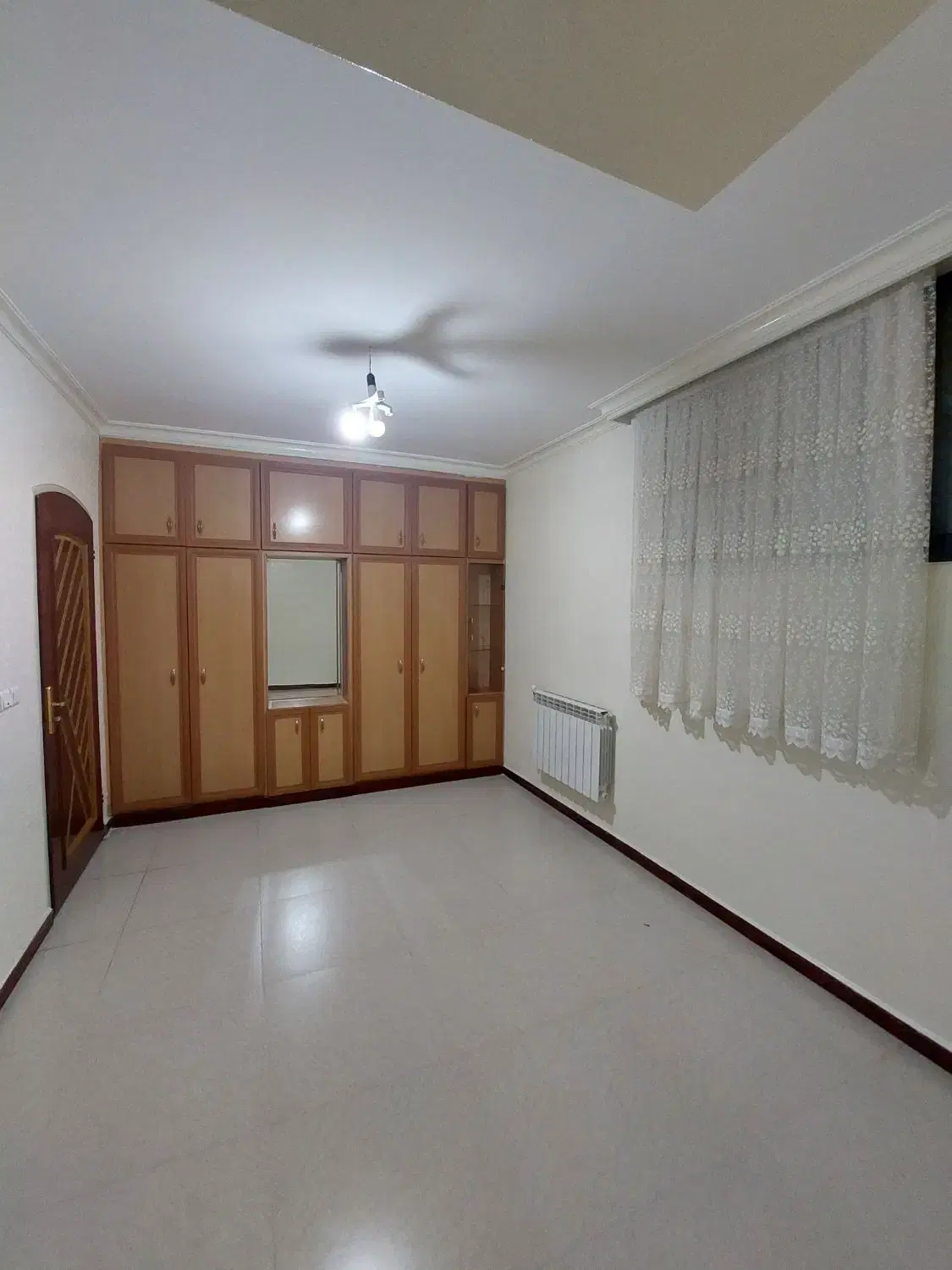 یکخوابه دو نبش بر عرفان