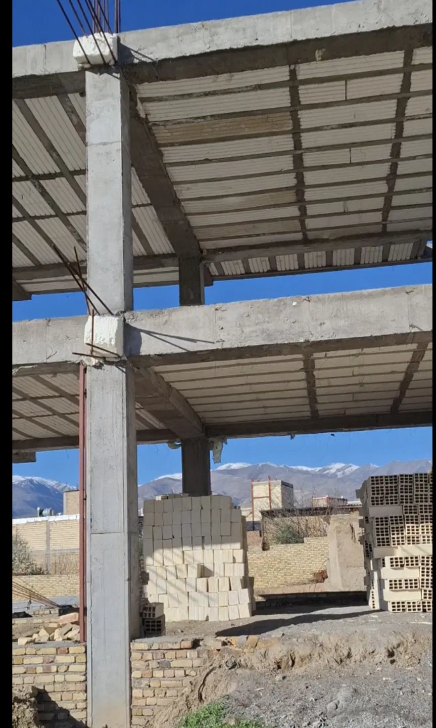 ملک مسکونی دو طبقه نیمه کاره طارم جزلاندشت