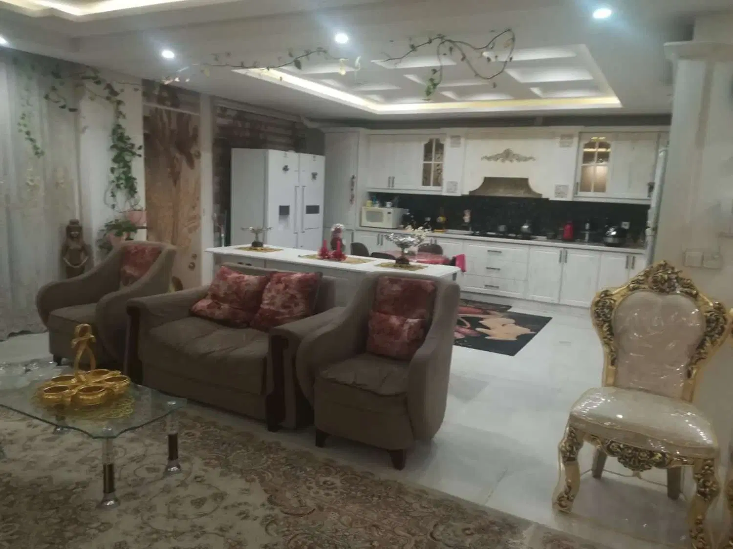 آپارتمان تک واحدی سه خواب
